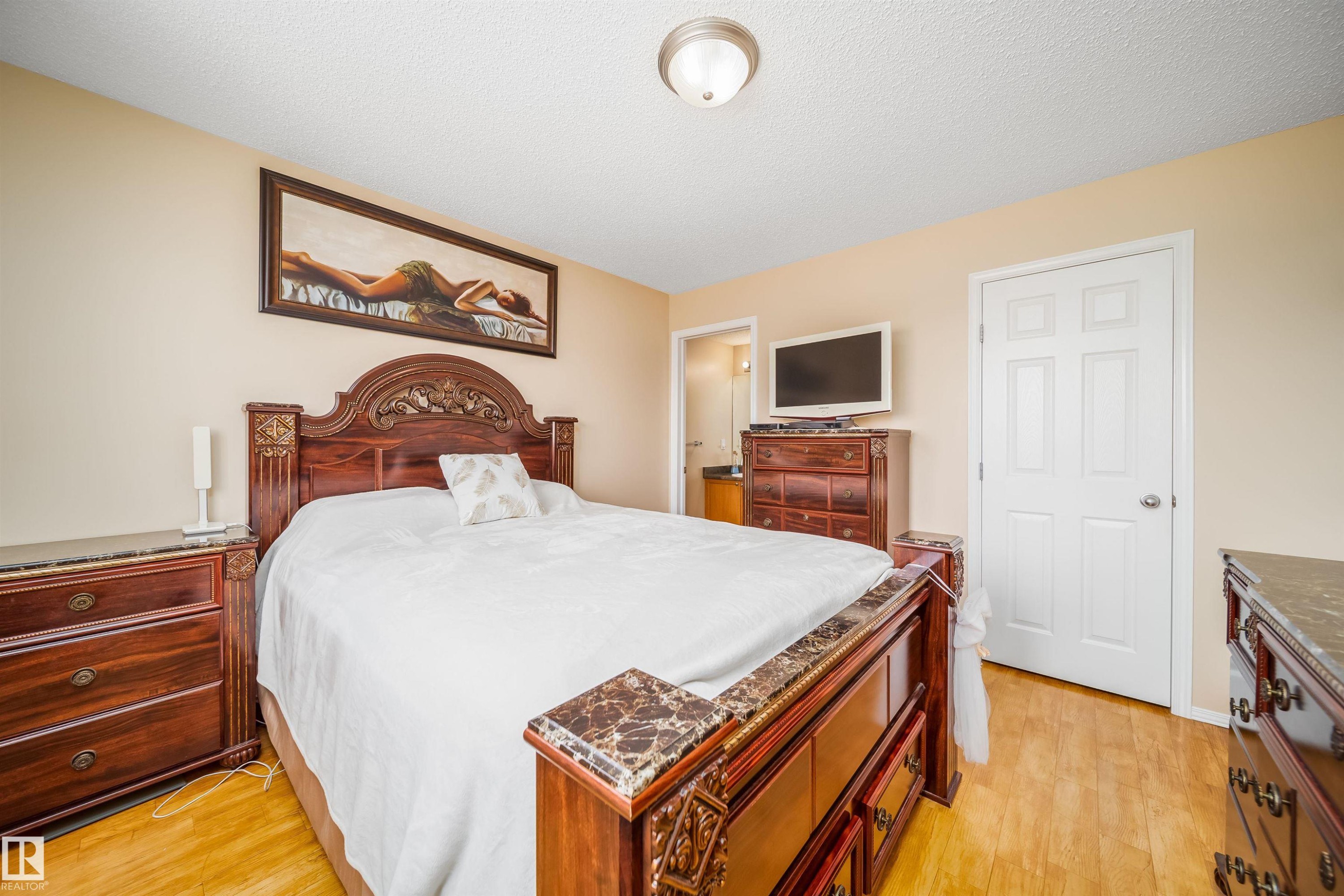 The bedroom features light-toned flooring and neutral wall tones - 8932 175 Avenue, Edmonton, AB - Indoor Photo Showing Bedroom