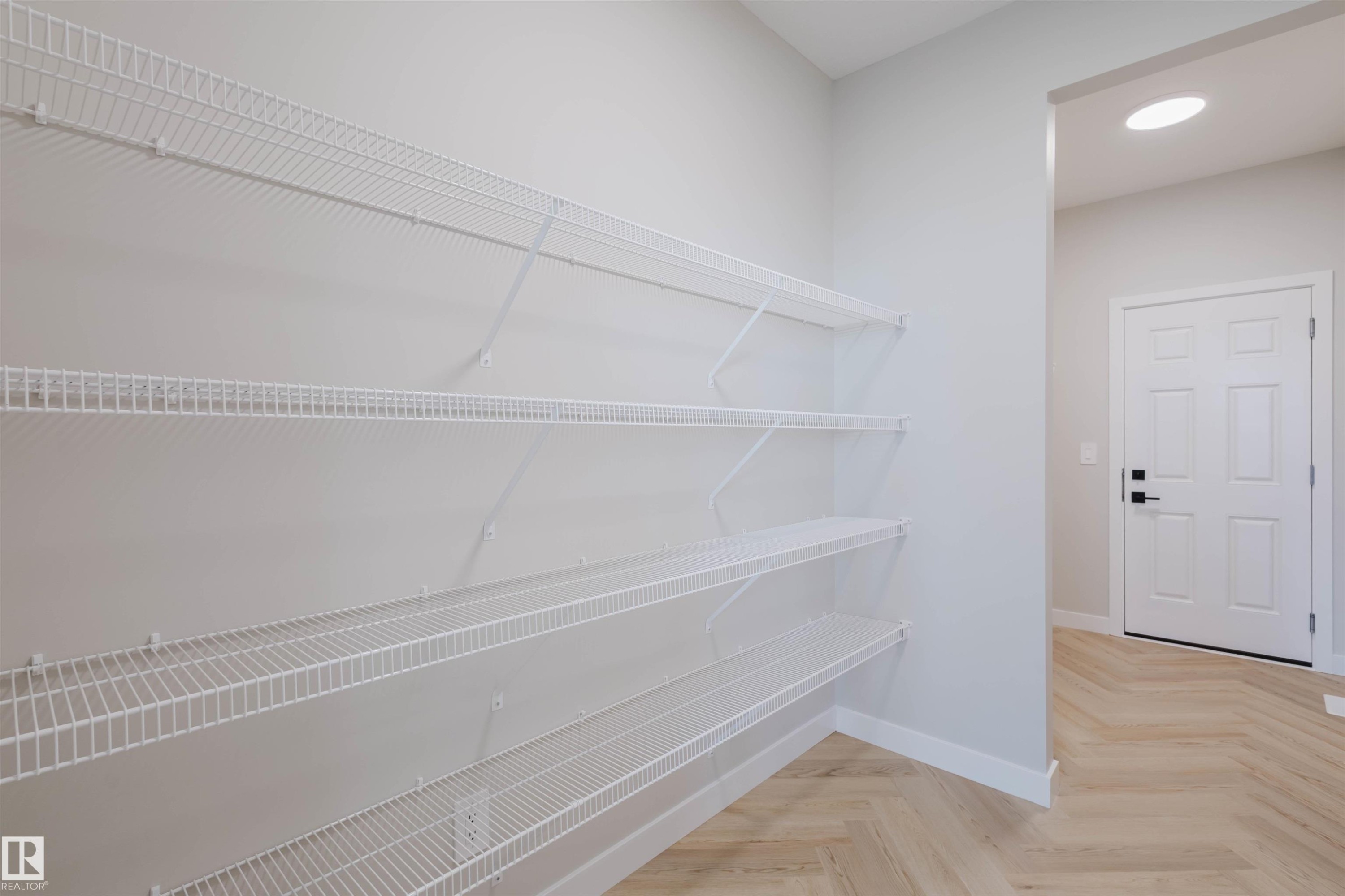 20632 43 Avenue, Edmonton, AB - Indoor With Storage