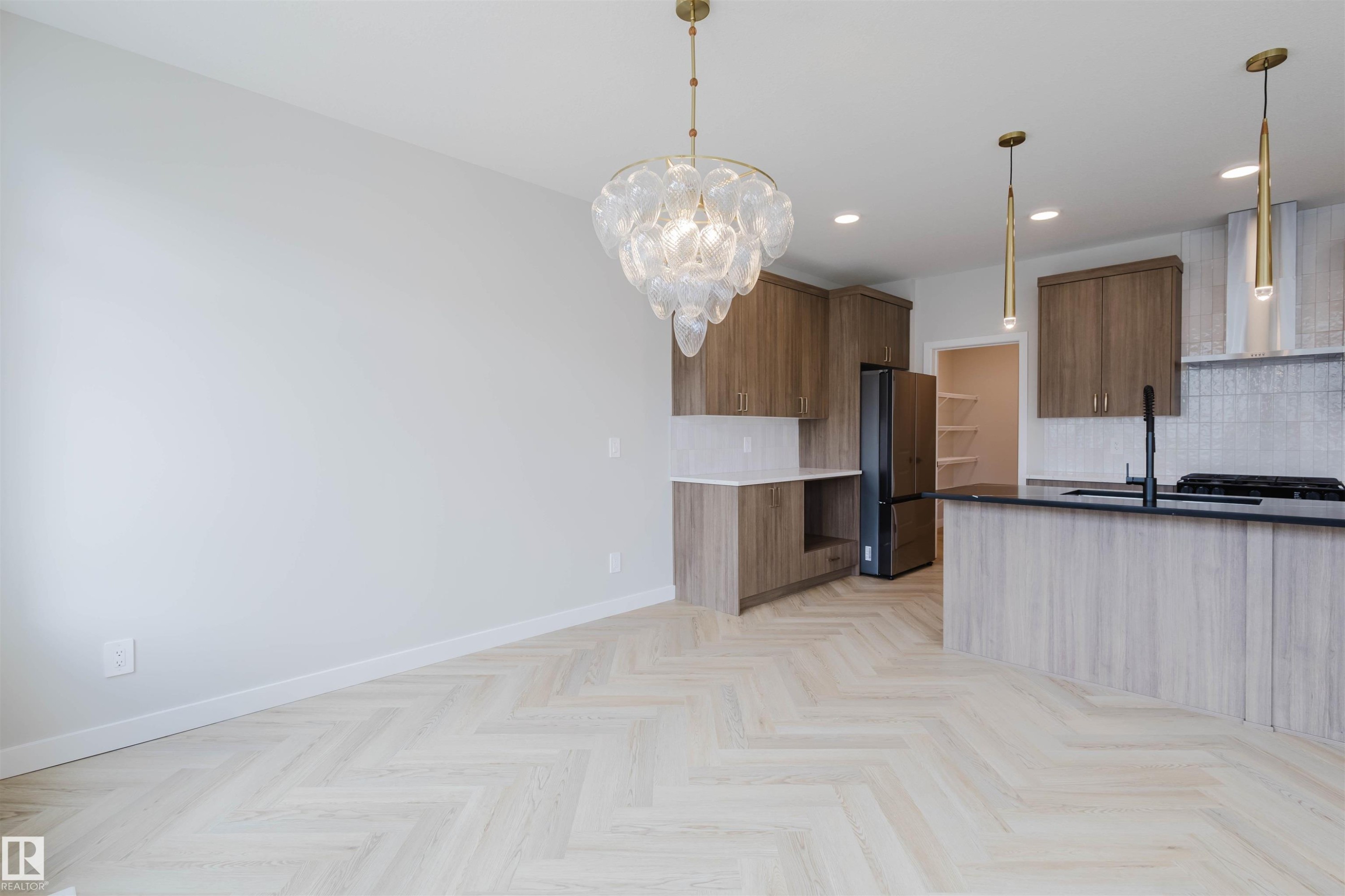 20632 43 Avenue, Edmonton, AB - Indoor Photo Showing Kitchen