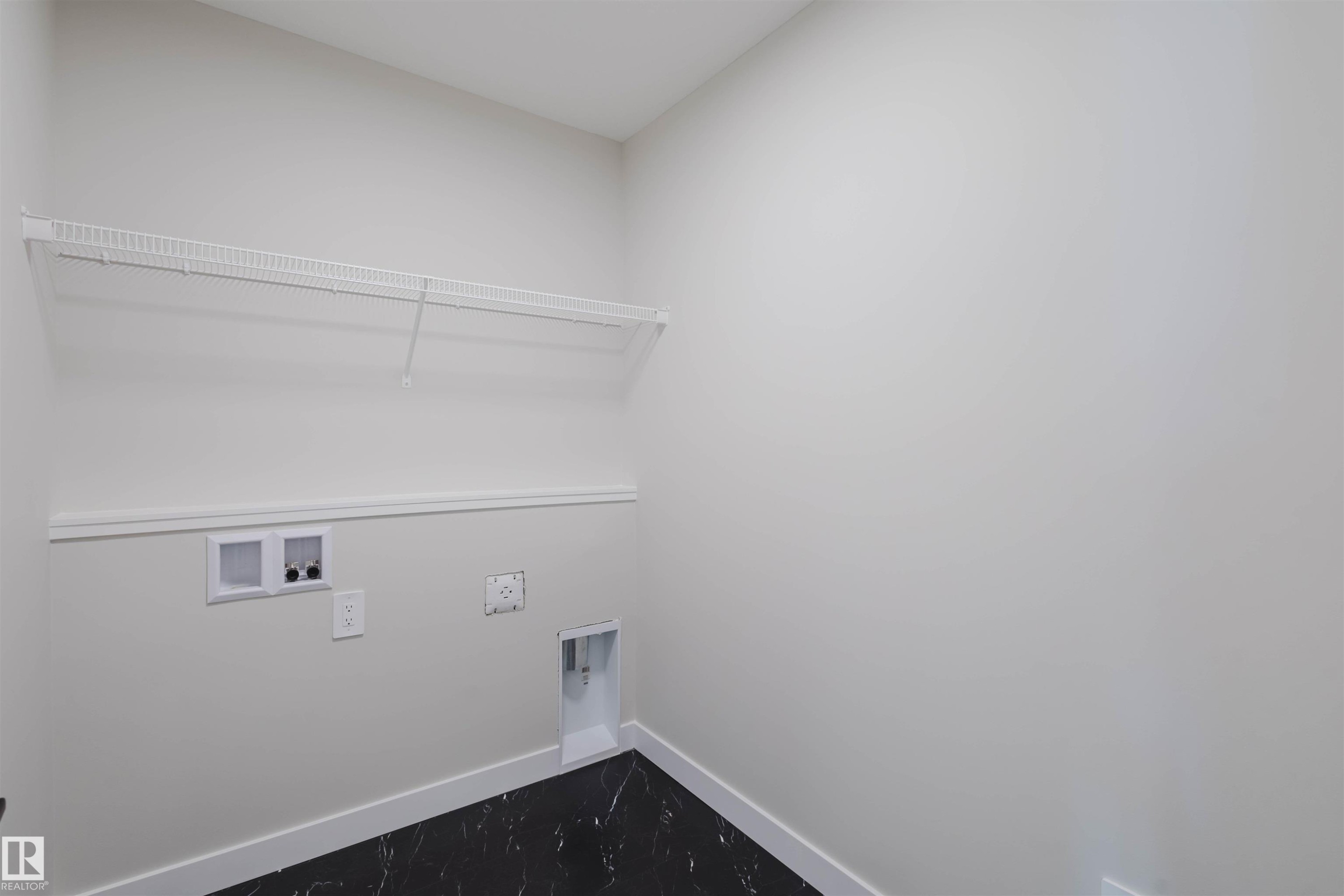 20632 43 Avenue, Edmonton, AB - Indoor With Storage