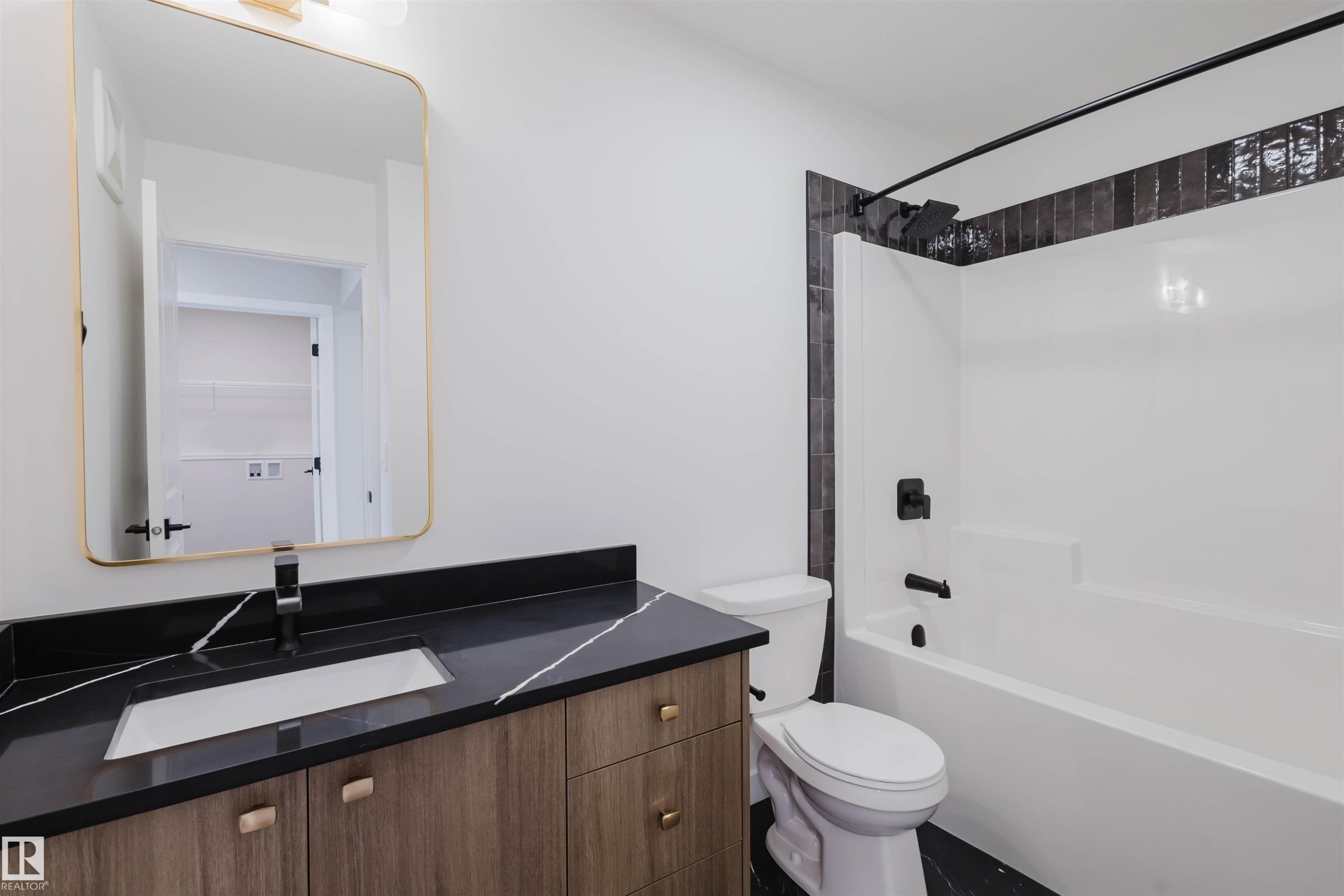 20632 43 Avenue, Edmonton, AB - Indoor Photo Showing Bathroom