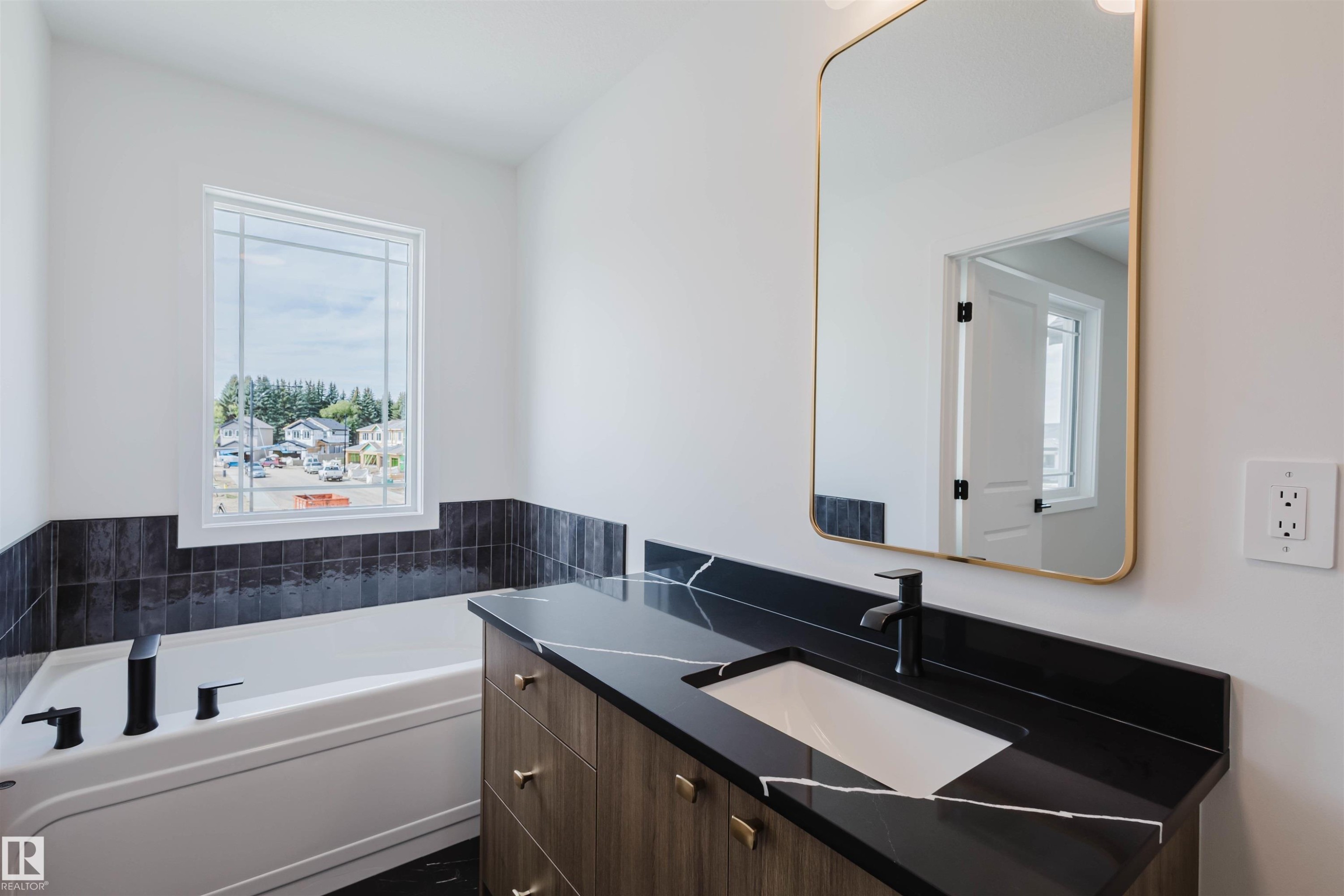 20632 43 Avenue, Edmonton, AB - Indoor Photo Showing Bathroom