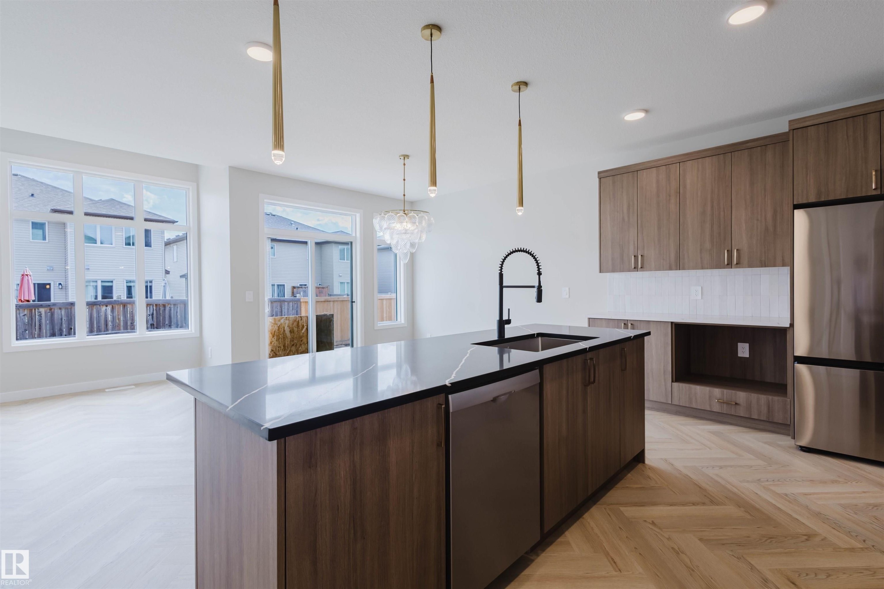 20632 43 Avenue, Edmonton, AB - Indoor Photo Showing Kitchen With Stainless Steel Kitchen With Upgraded Kitchen