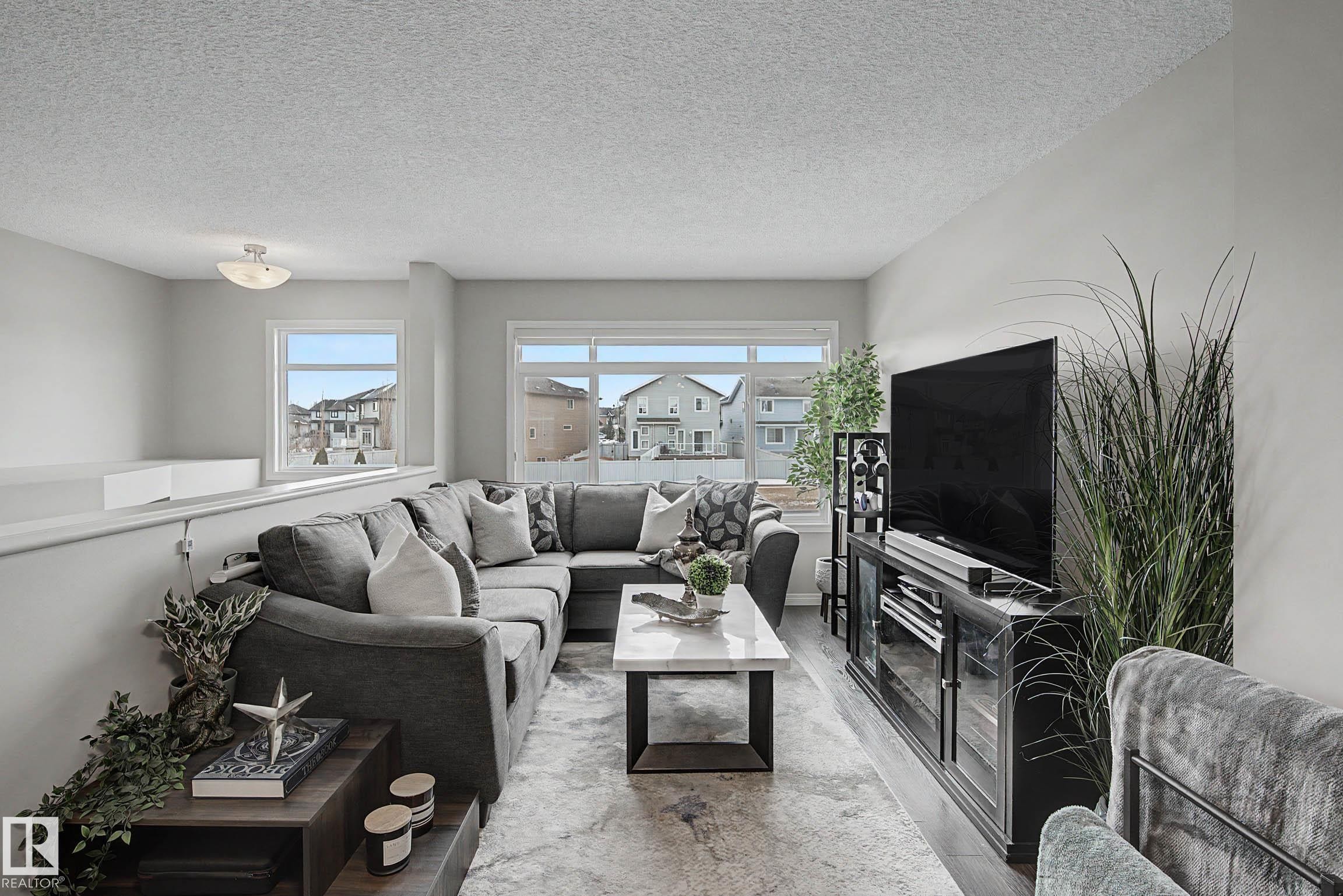 51 7503 Getty Gate, Edmonton, AB - Indoor Photo Showing Living Room