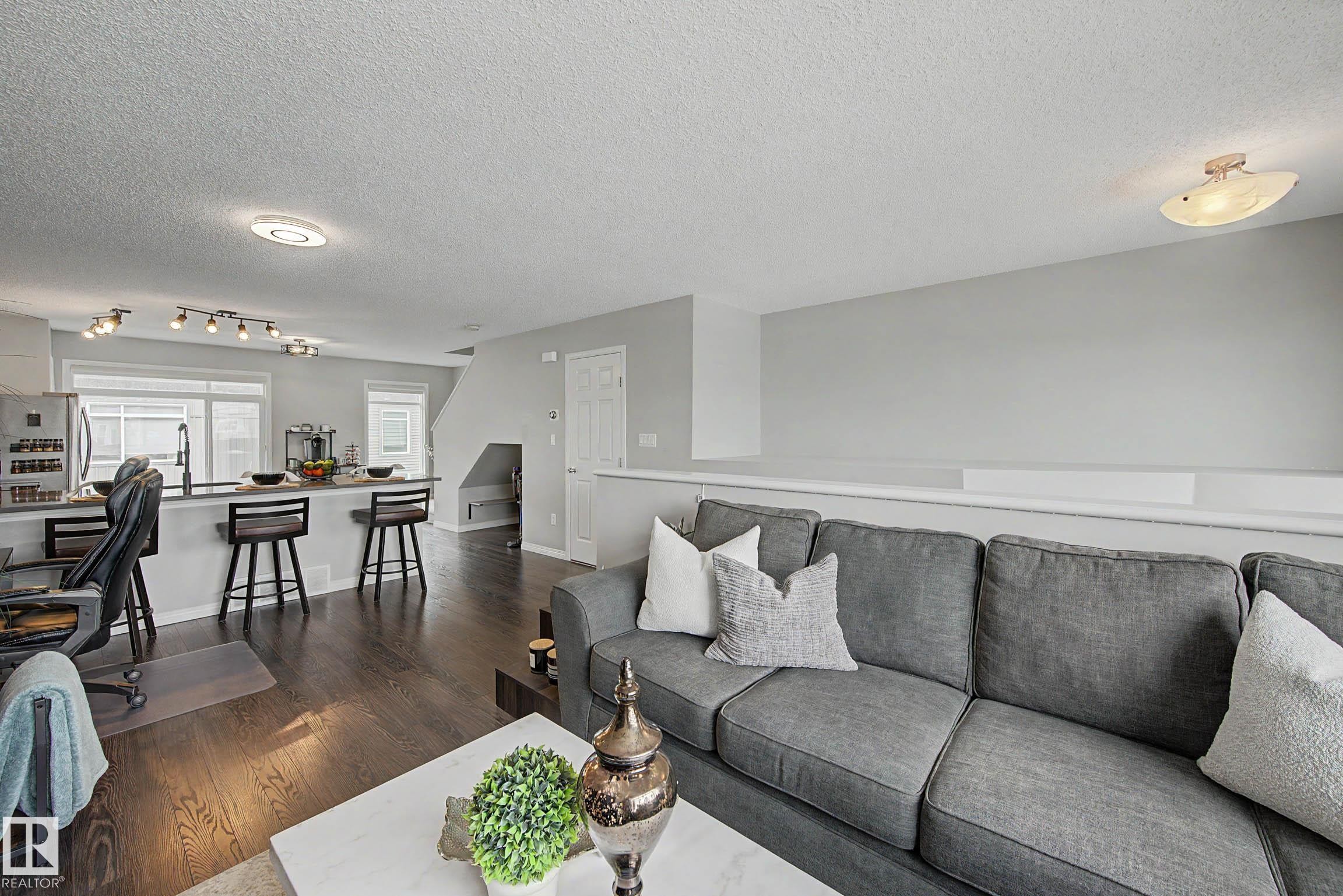 51 7503 Getty Gate, Edmonton, AB - Indoor Photo Showing Living Room