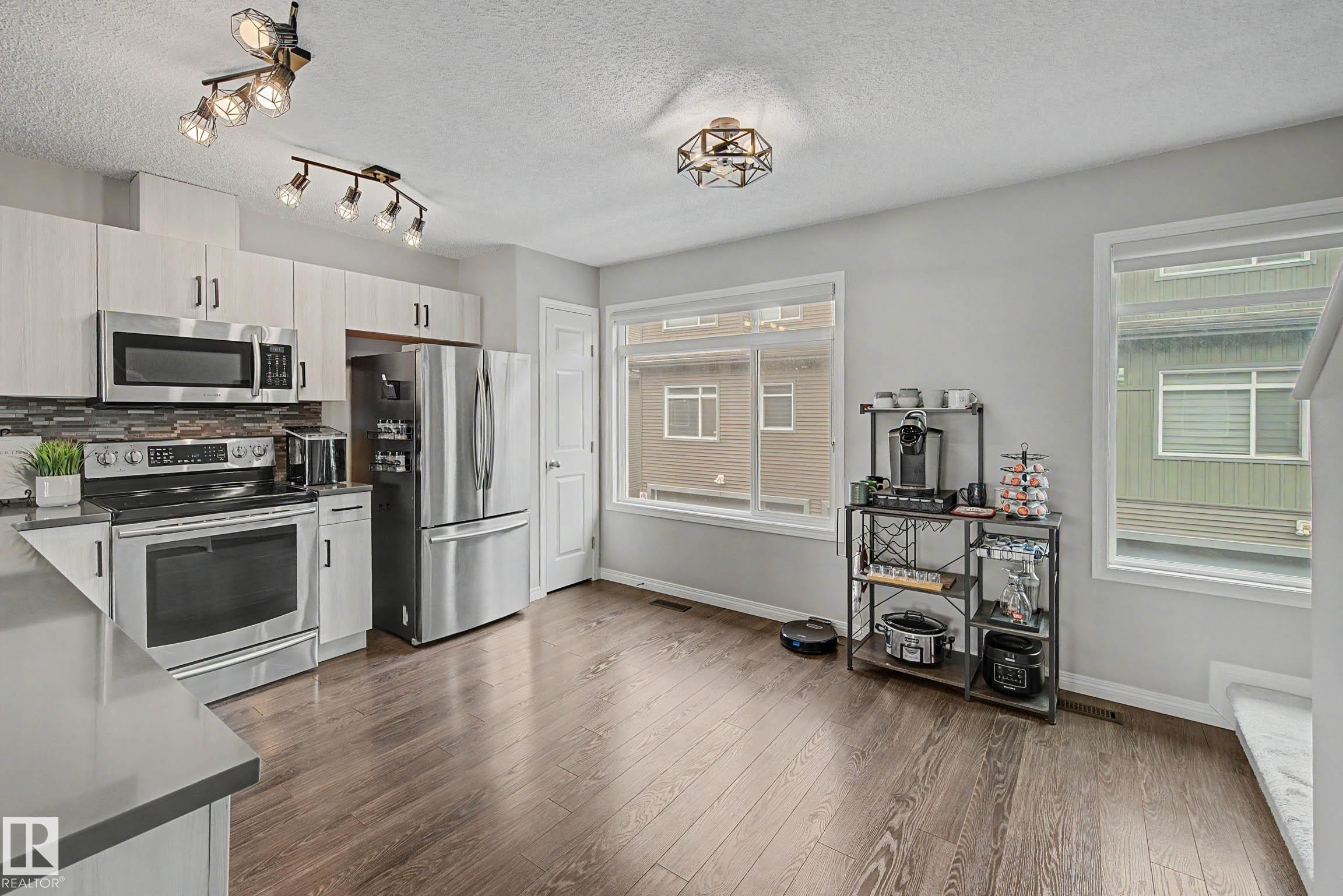 51 7503 Getty Gate, Edmonton, AB - Indoor Photo Showing Kitchen