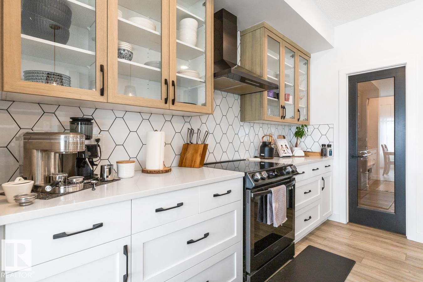 19147 22 Avenue, Edmonton, AB - Indoor Photo Showing Kitchen With Upgraded Kitchen