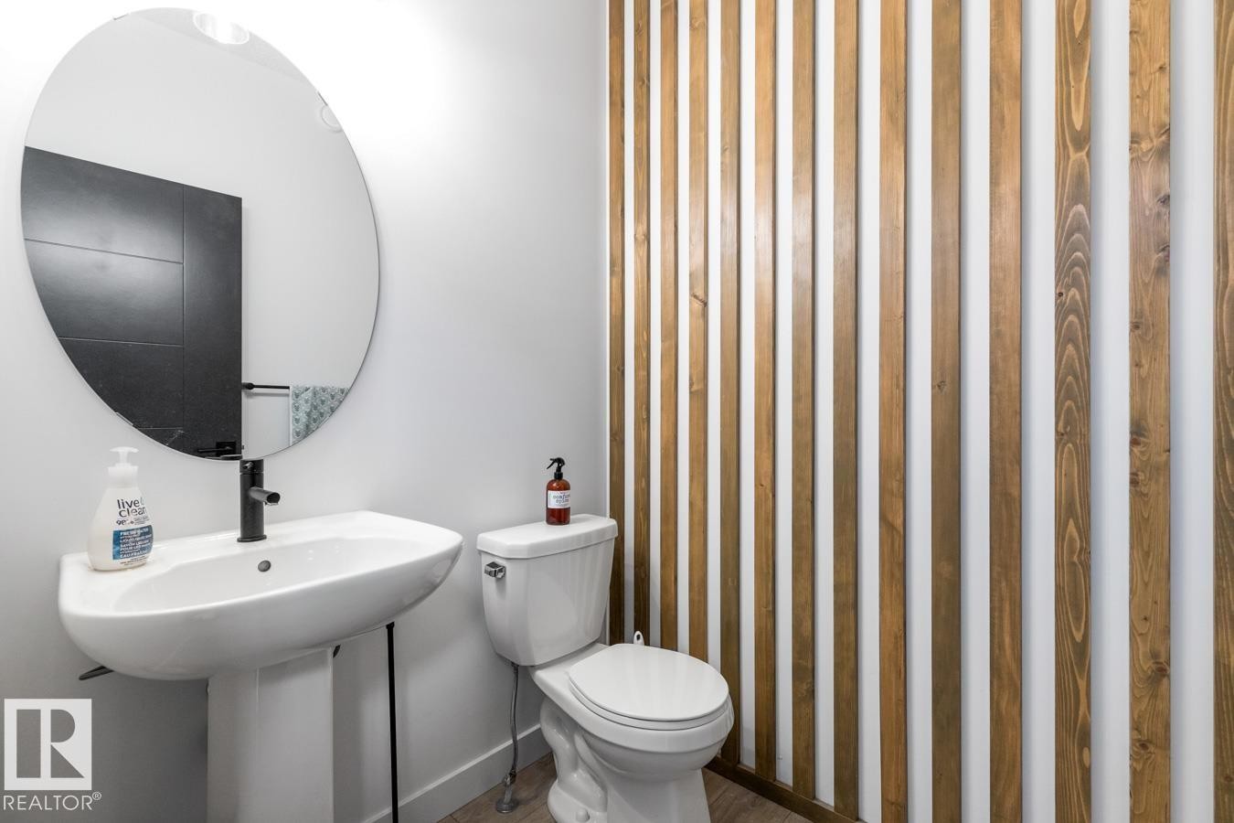 19147 22 Avenue, Edmonton, AB - Indoor Photo Showing Bathroom