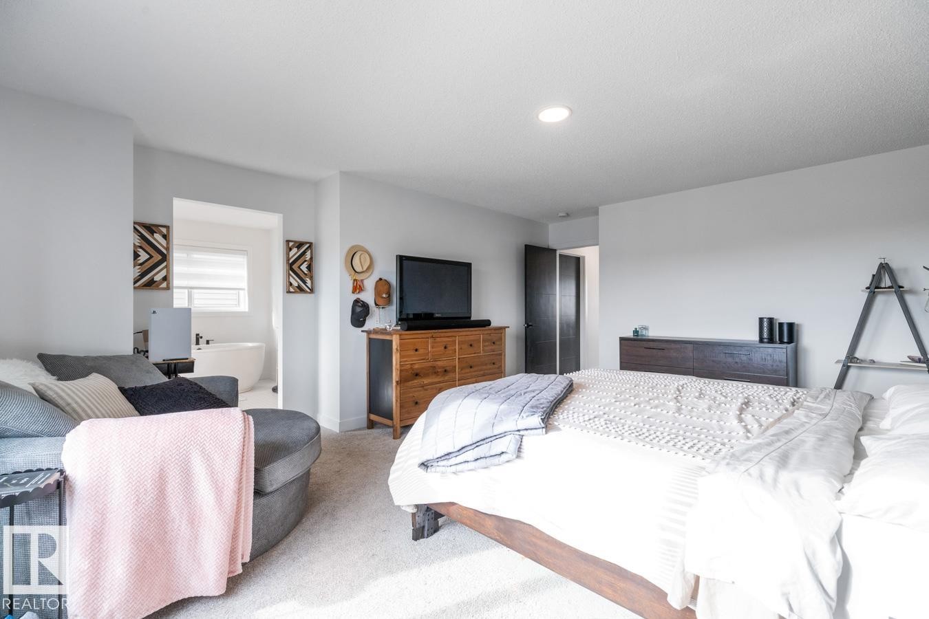 19147 22 Avenue, Edmonton, AB - Indoor Photo Showing Bedroom