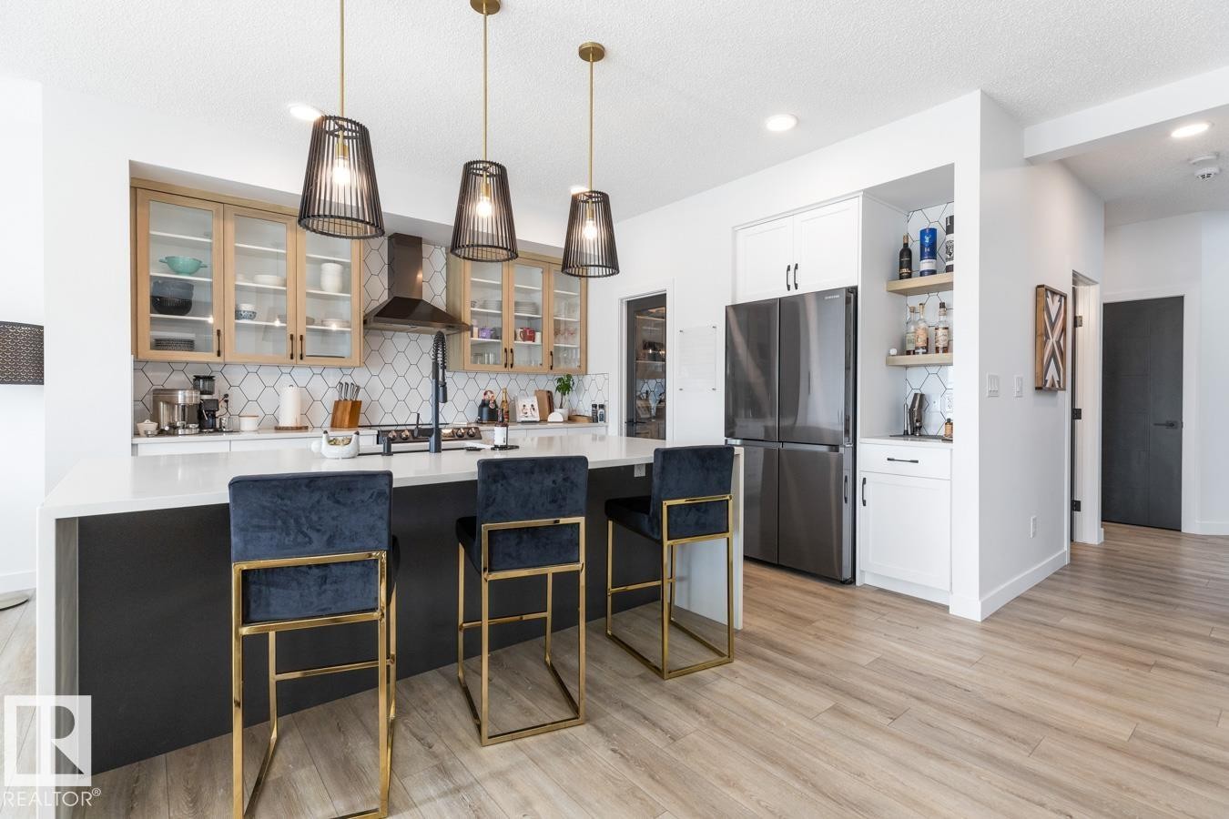 19147 22 Avenue, Edmonton, AB - Indoor Photo Showing Kitchen With Upgraded Kitchen