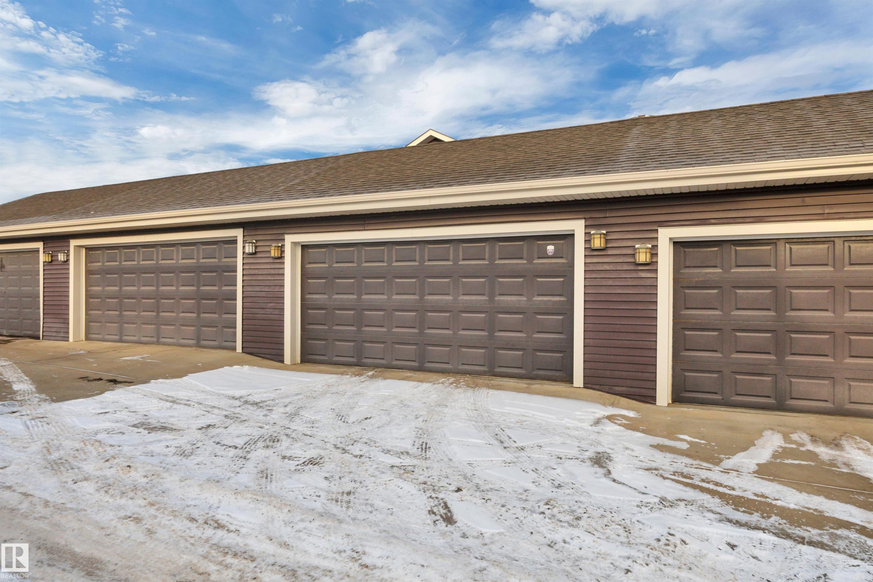 8021 Orchards Green, Edmonton, AB - Outdoor