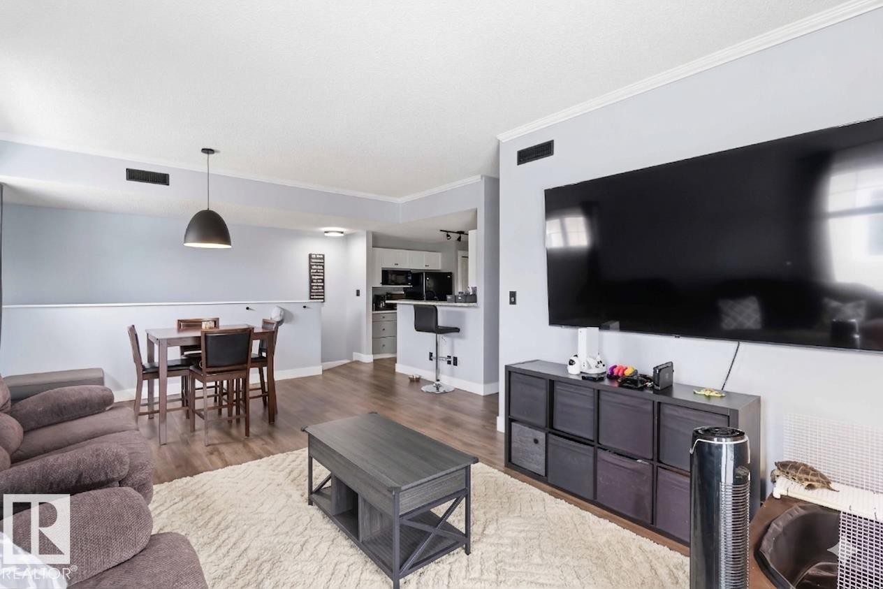 11 1179 Summerside Drive, Edmonton, AB - Indoor Photo Showing Living Room