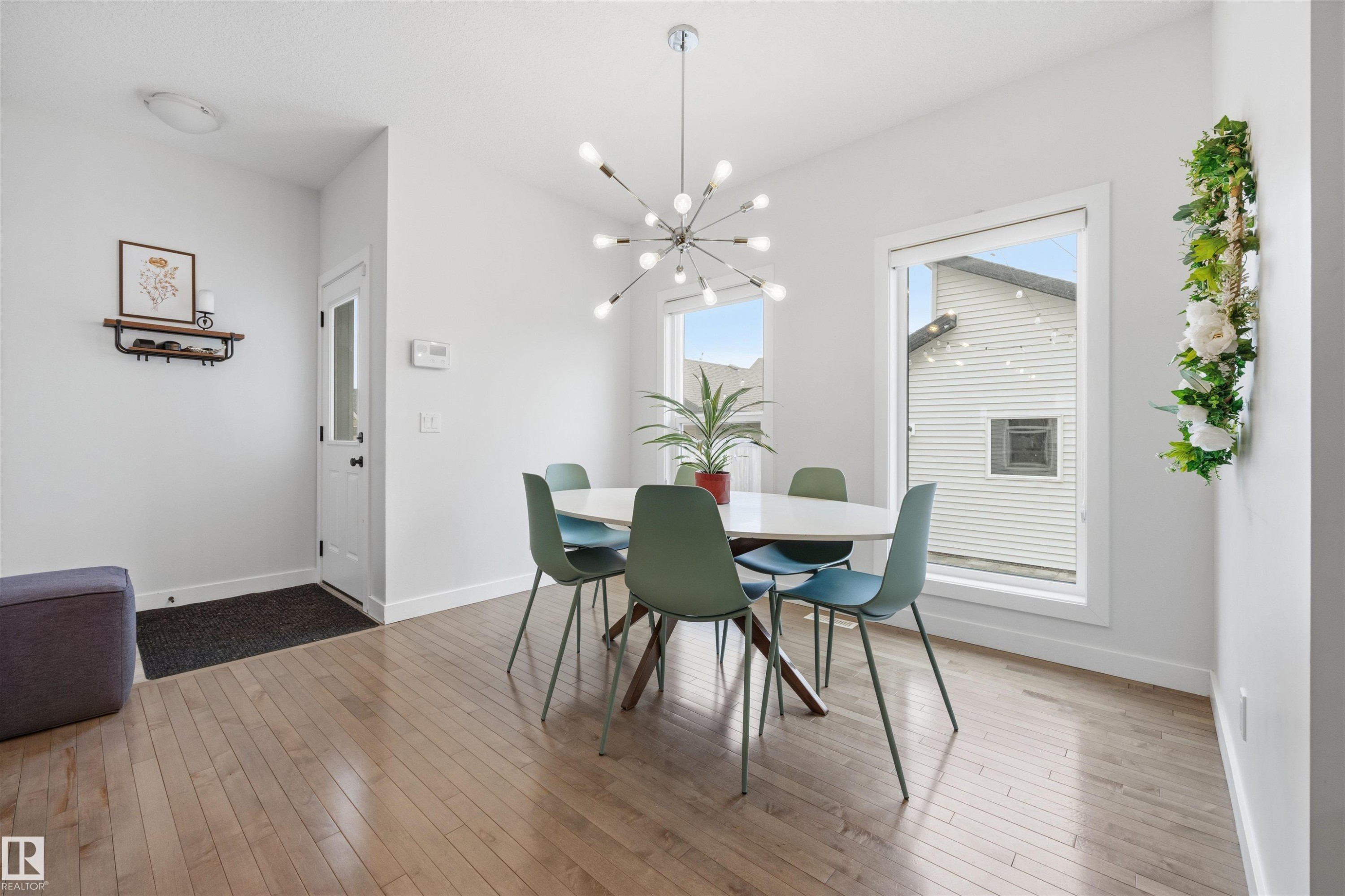 7123 Cardinal Way, Edmonton, AB - Indoor Photo Showing Dining Room