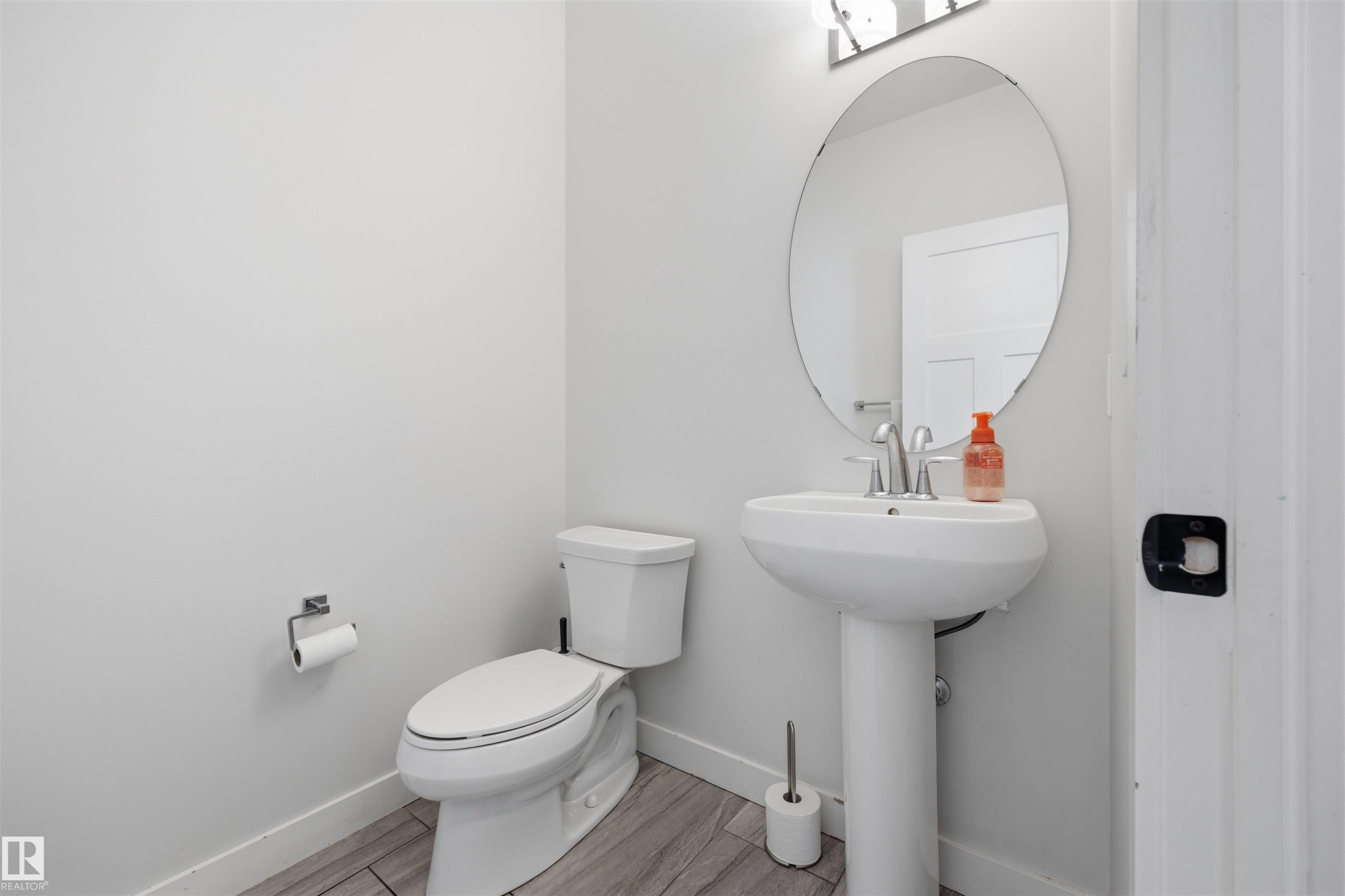 7123 Cardinal Way, Edmonton, AB - Indoor Photo Showing Bathroom