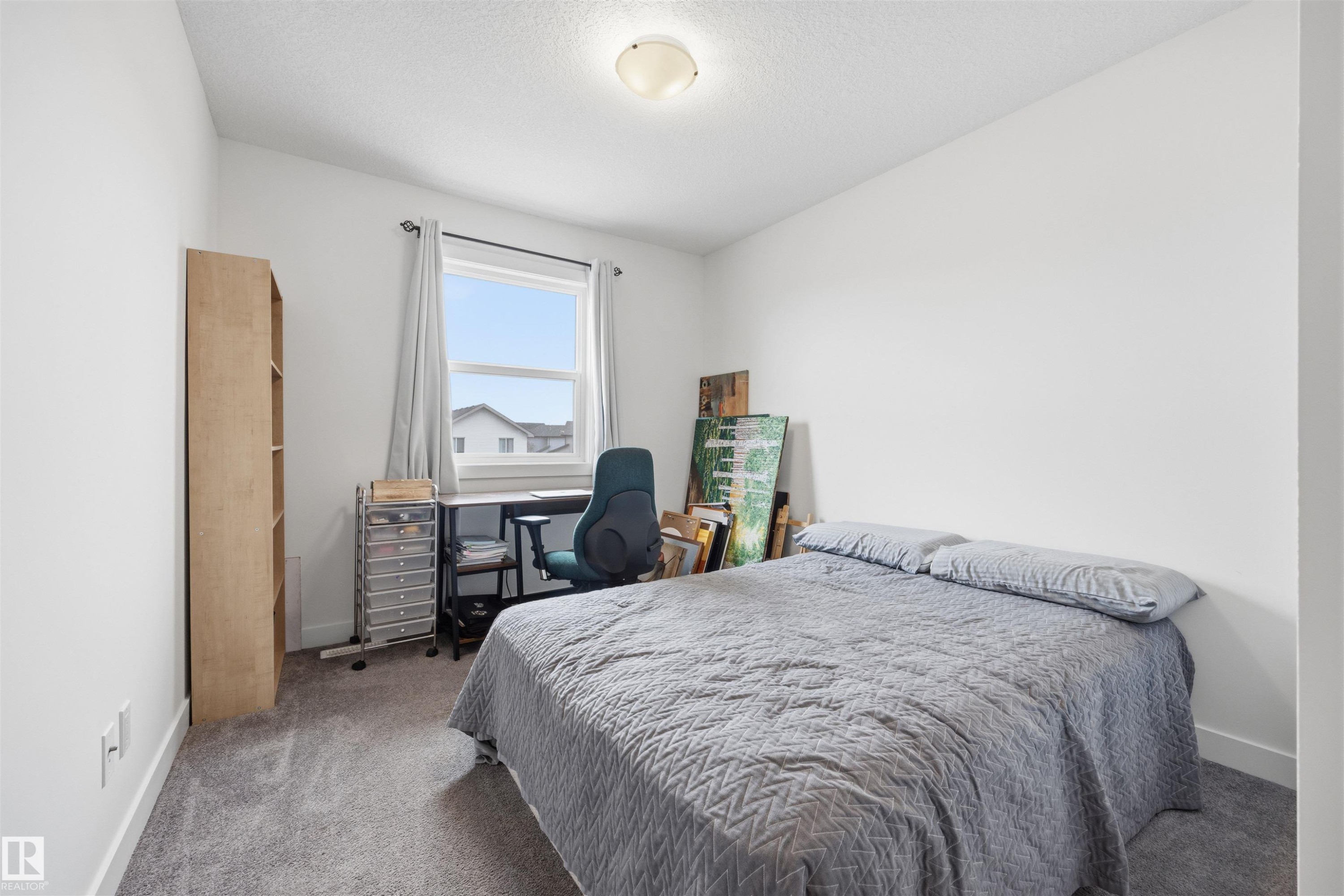 7123 Cardinal Way, Edmonton, AB - Indoor Photo Showing Bedroom