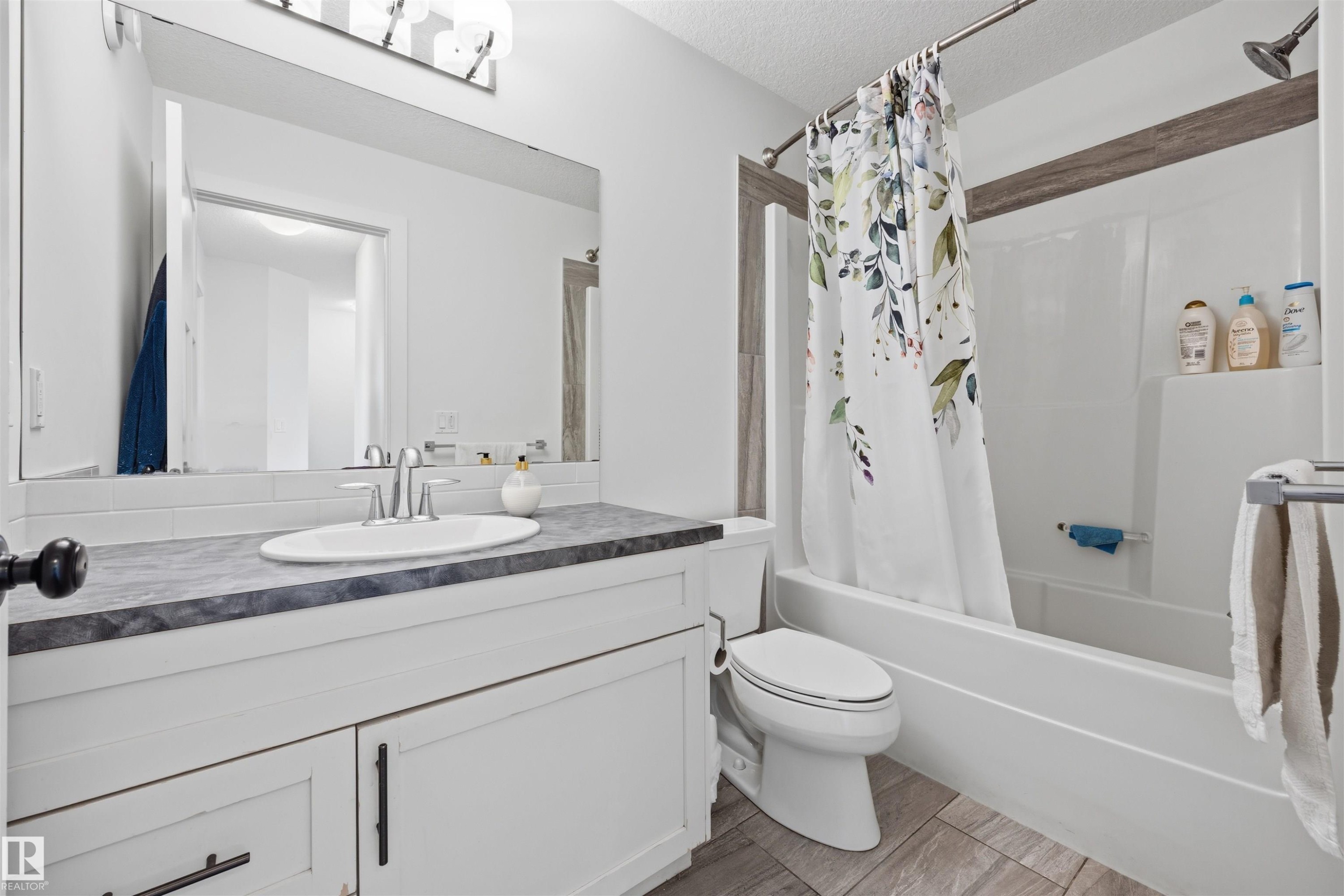 7123 Cardinal Way, Edmonton, AB - Indoor Photo Showing Bathroom