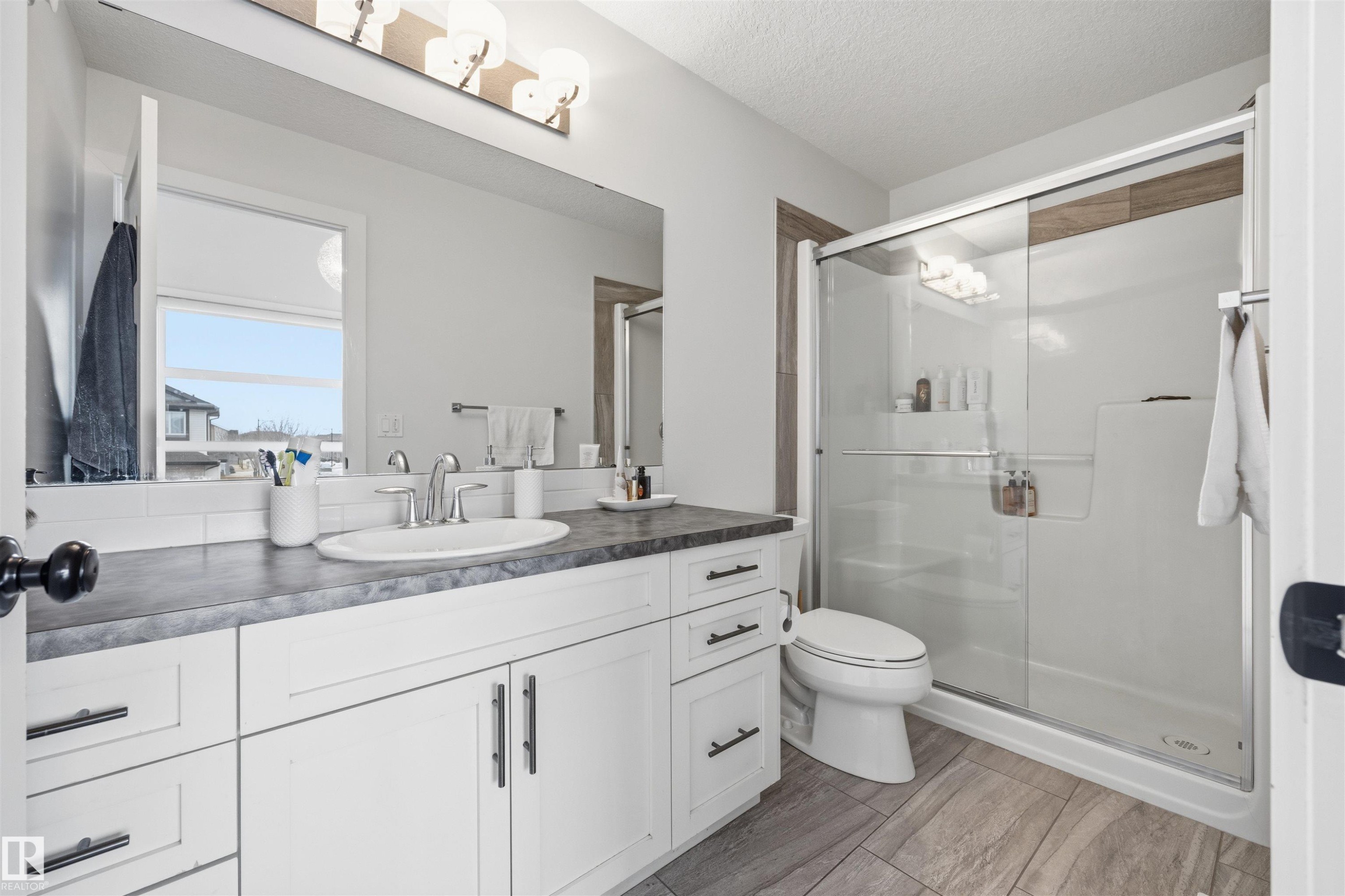 7123 Cardinal Way, Edmonton, AB - Indoor Photo Showing Bathroom