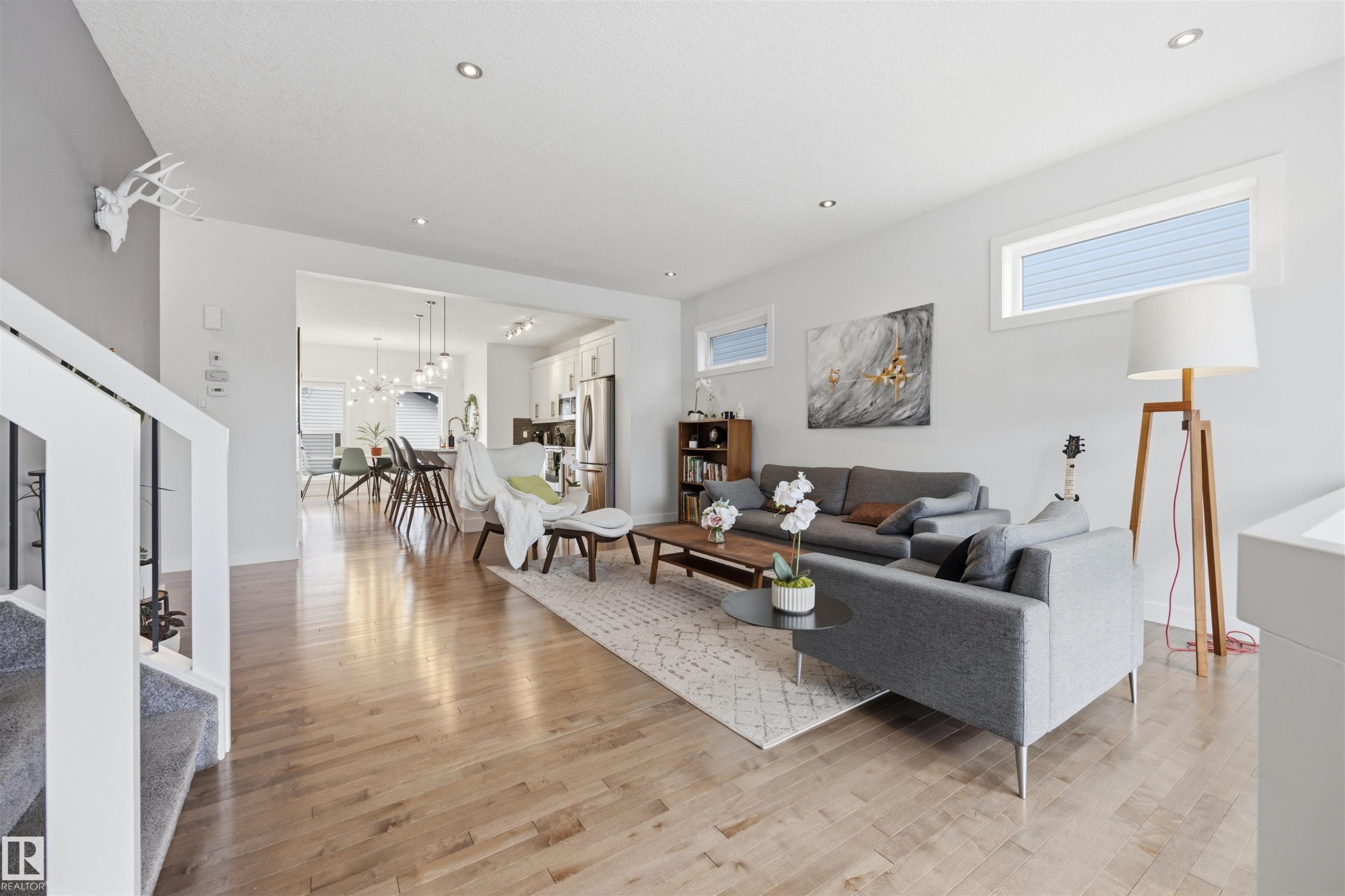 7123 Cardinal Way, Edmonton, AB - Indoor Photo Showing Living Room