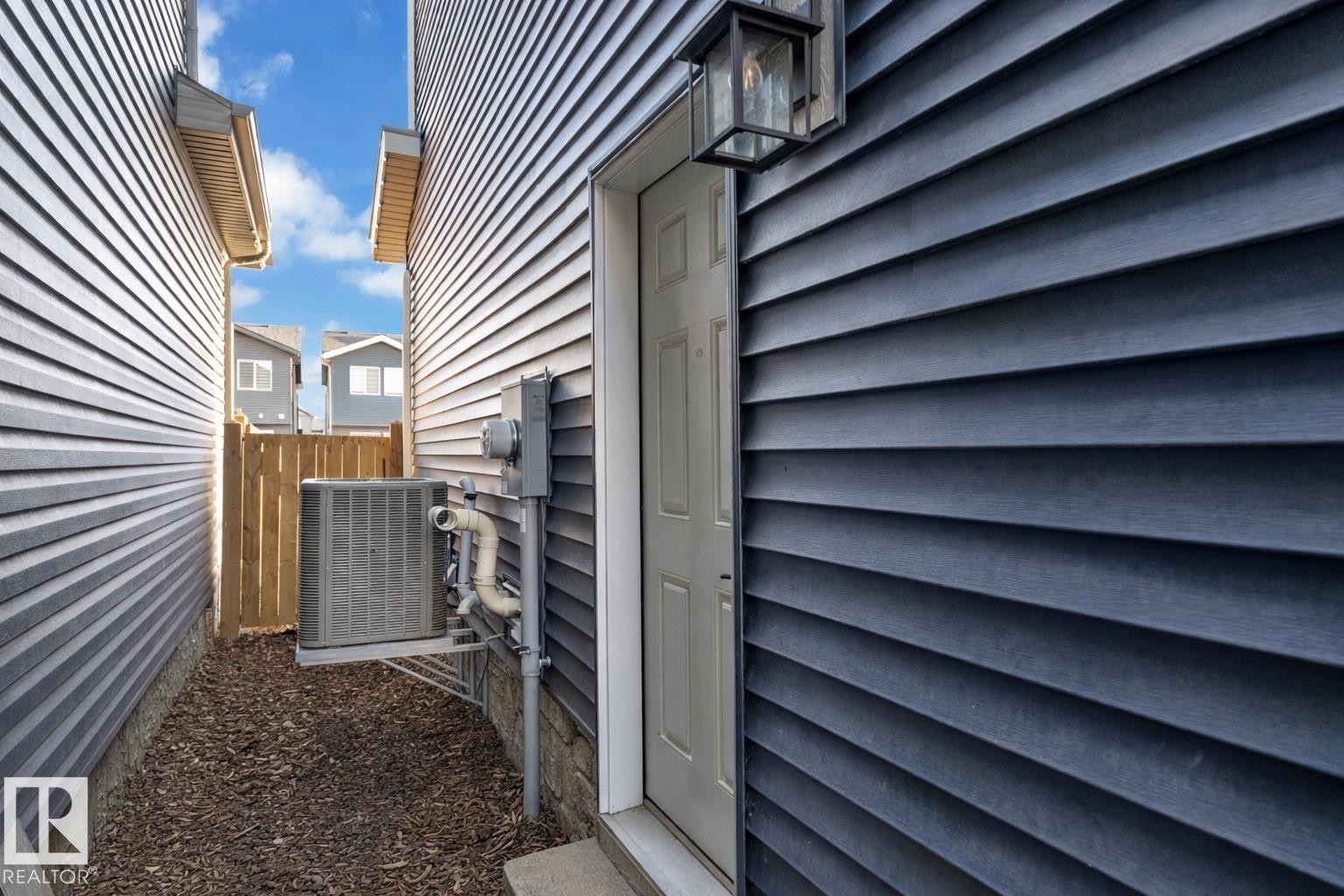 5213 22A Avenue, Edmonton, AB - Outdoor