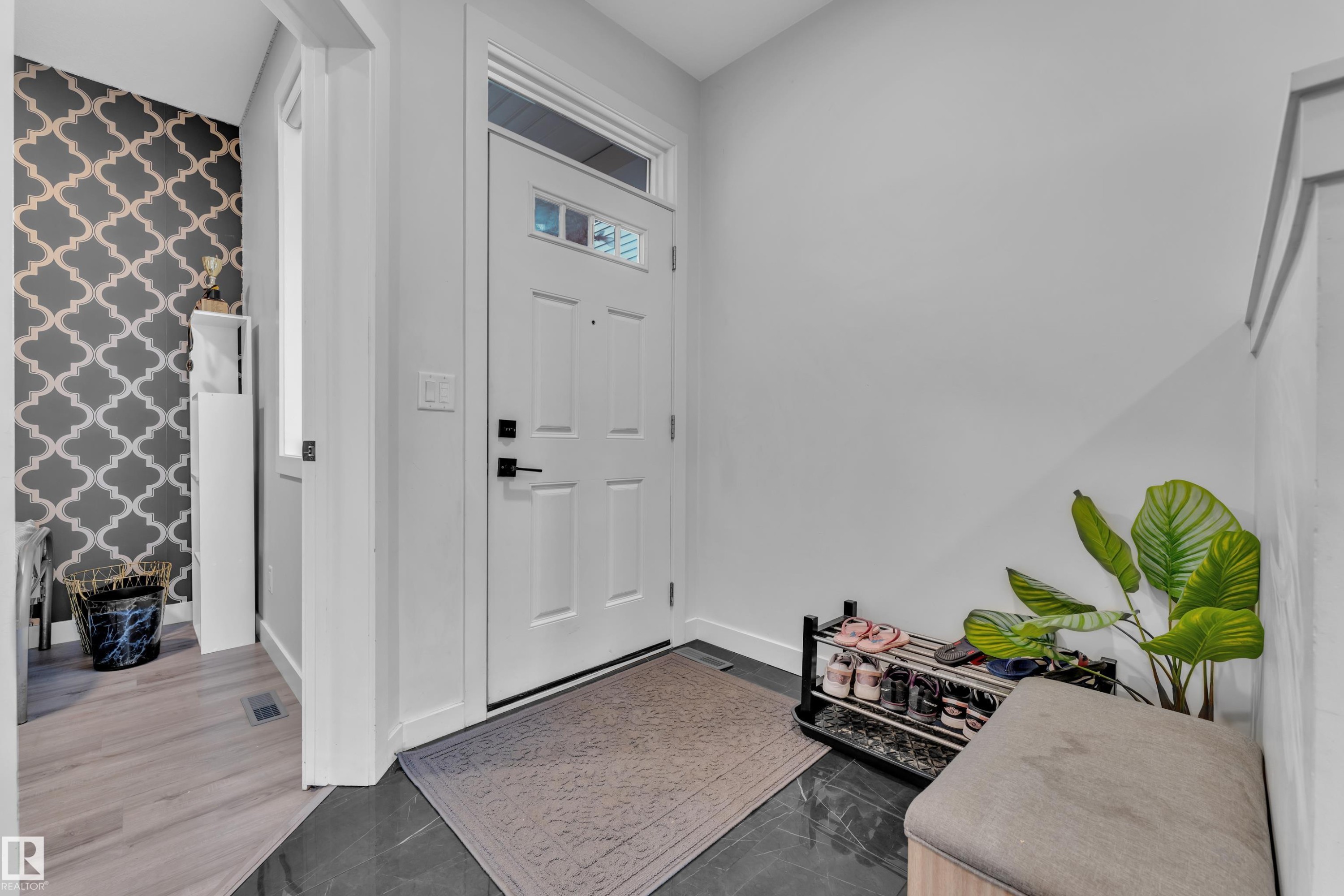 5213 22A Avenue, Edmonton, AB - Indoor Photo Showing Other Room