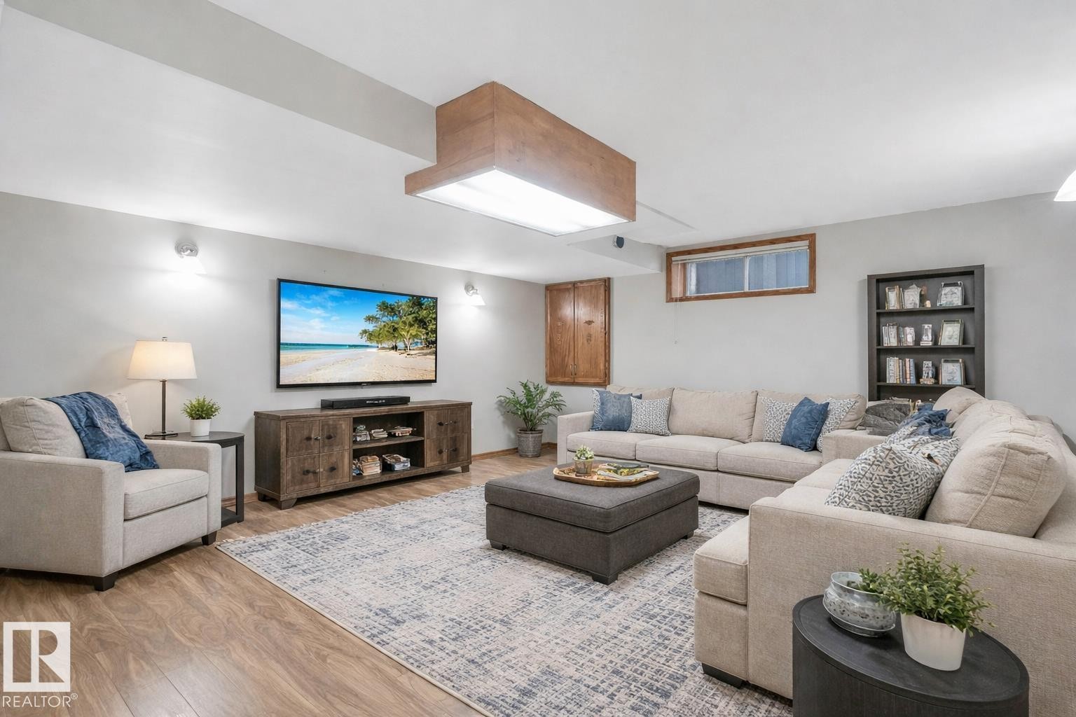 11704 11 Avenue, Edmonton, AB - Indoor Photo Showing Living Room