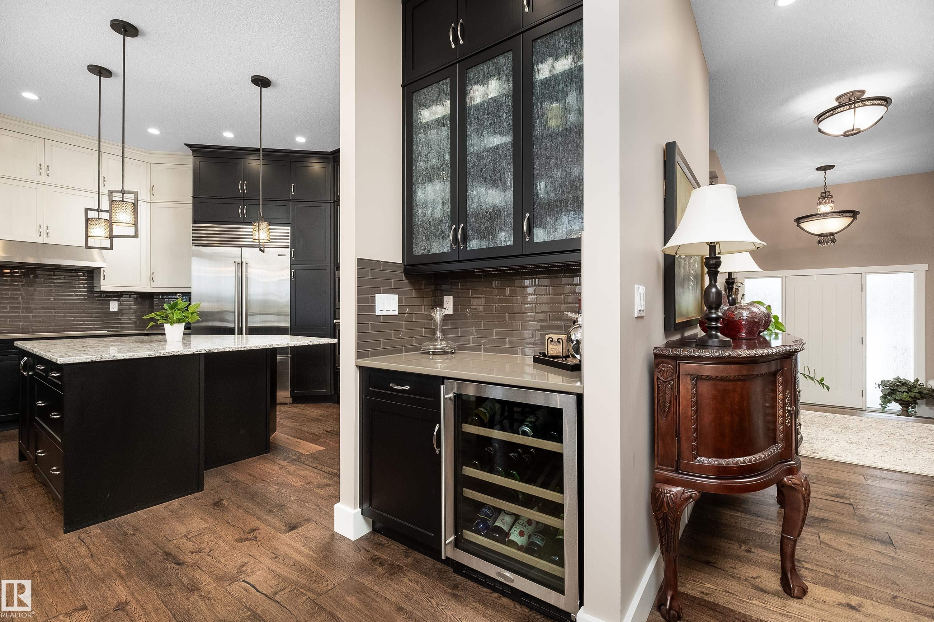 1079 Genesis Lake Boulevard, Stony Plain, AB - Indoor Photo Showing Kitchen With Upgraded Kitchen