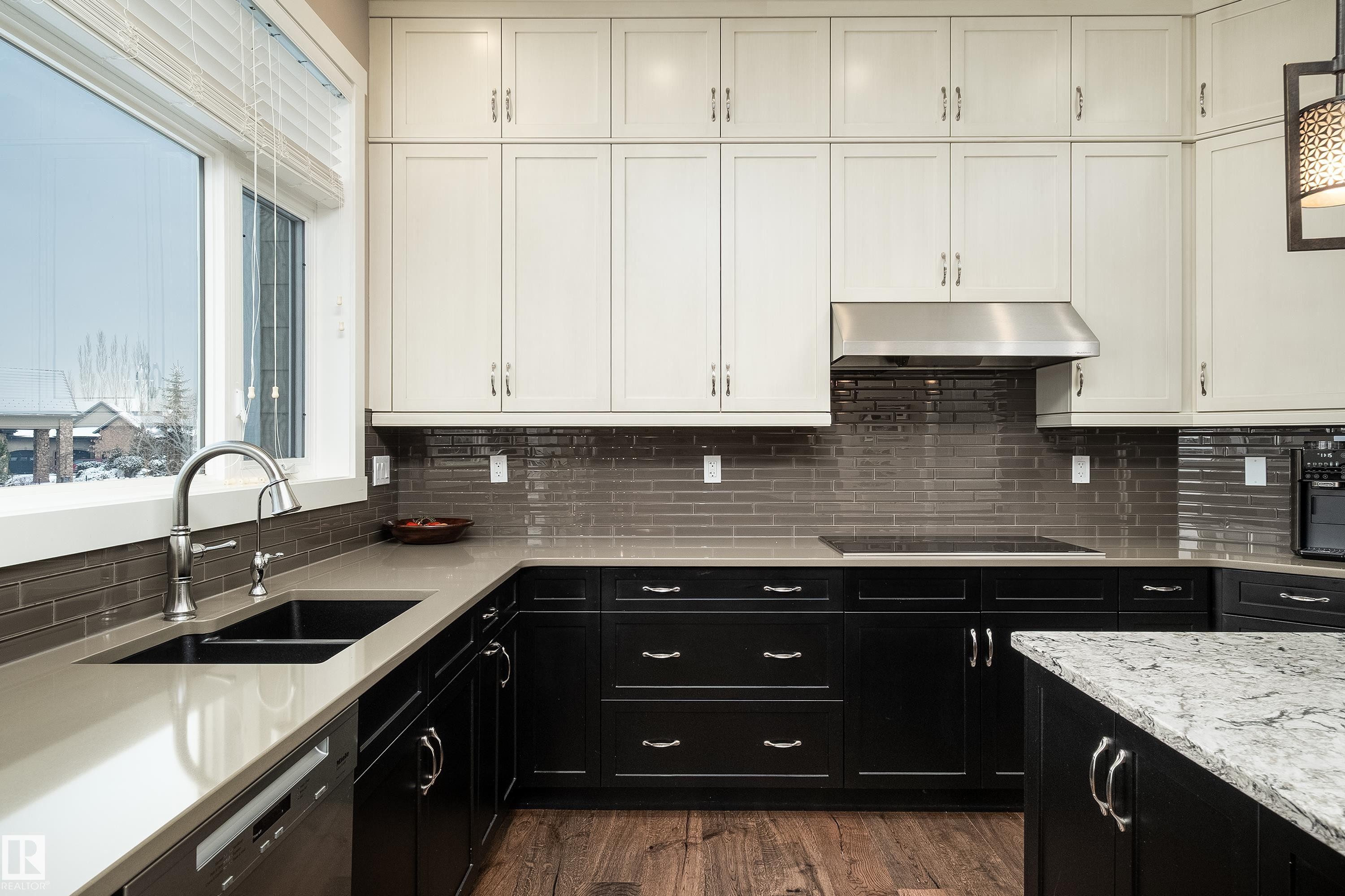 1079 Genesis Lake Boulevard, Stony Plain, AB - Indoor Photo Showing Kitchen With Double Sink With Upgraded Kitchen