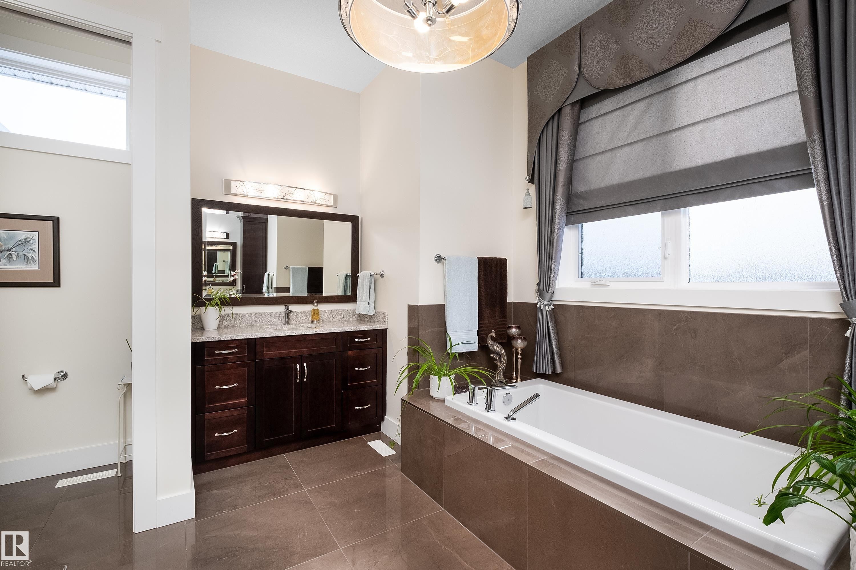 1079 Genesis Lake Boulevard, Stony Plain, AB - Indoor Photo Showing Bathroom