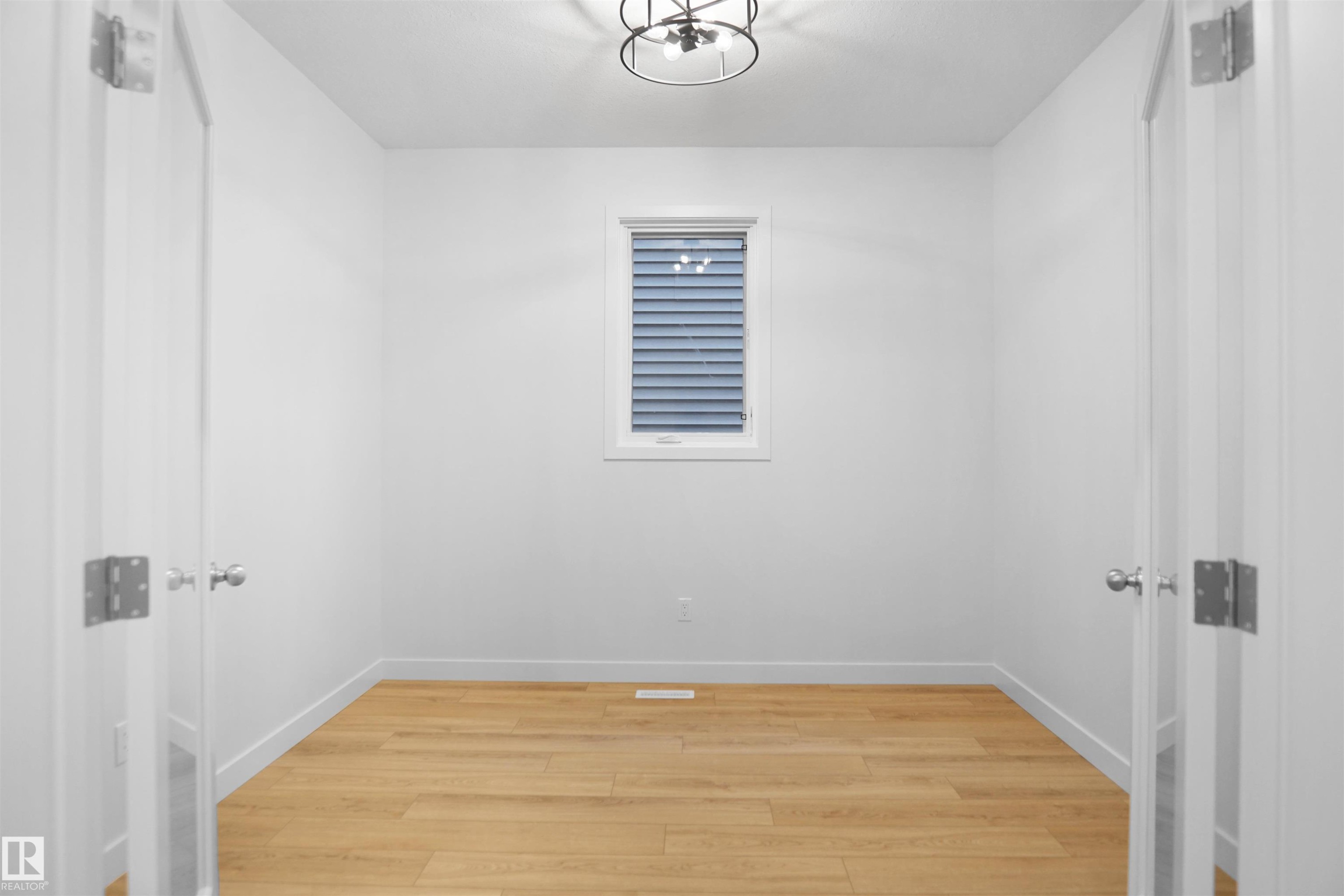 13132 214 Street Nw, Edmonton, AB - Indoor Photo Showing Other Room