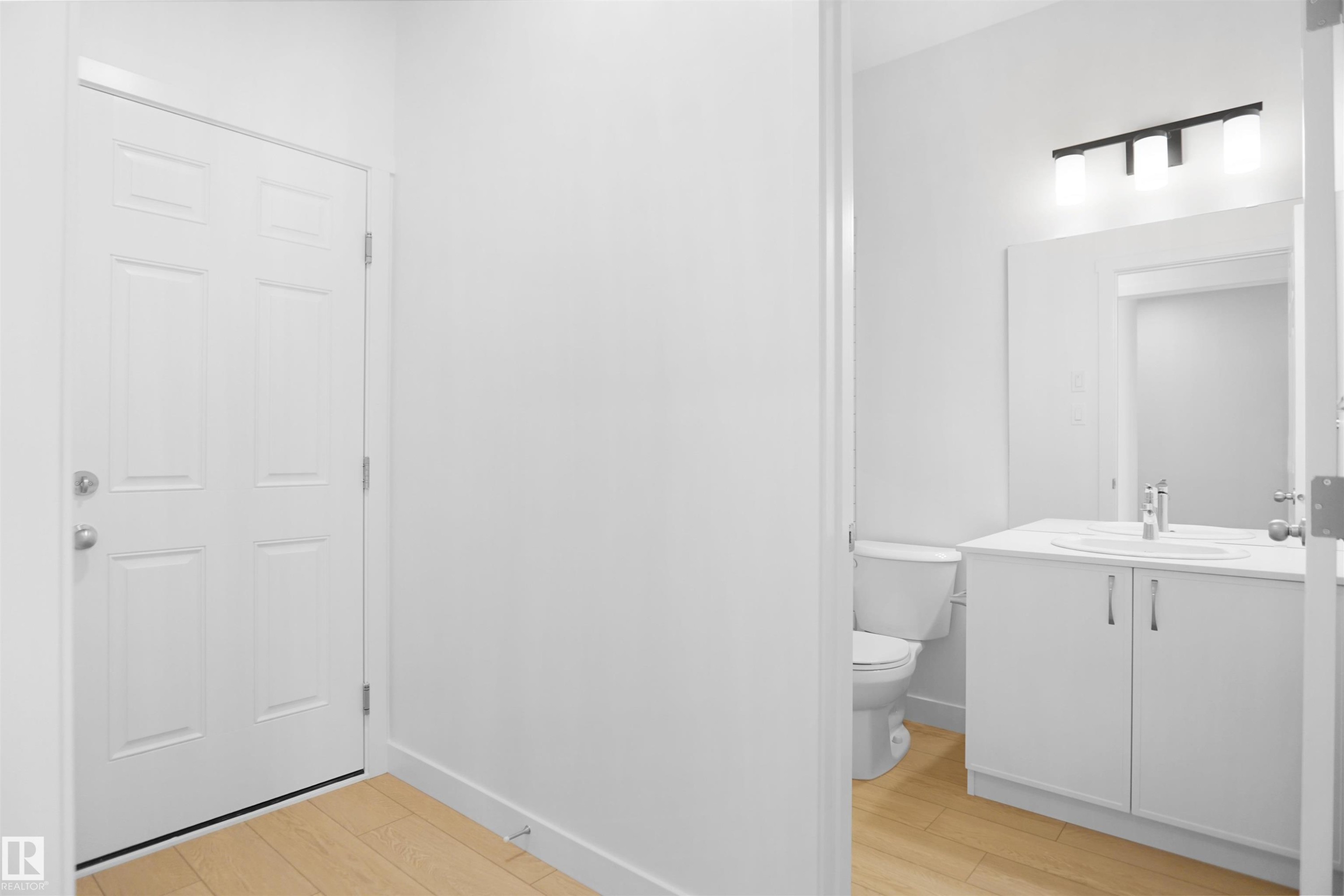 13136 214 Street, Edmonton, AB - Indoor Photo Showing Bathroom