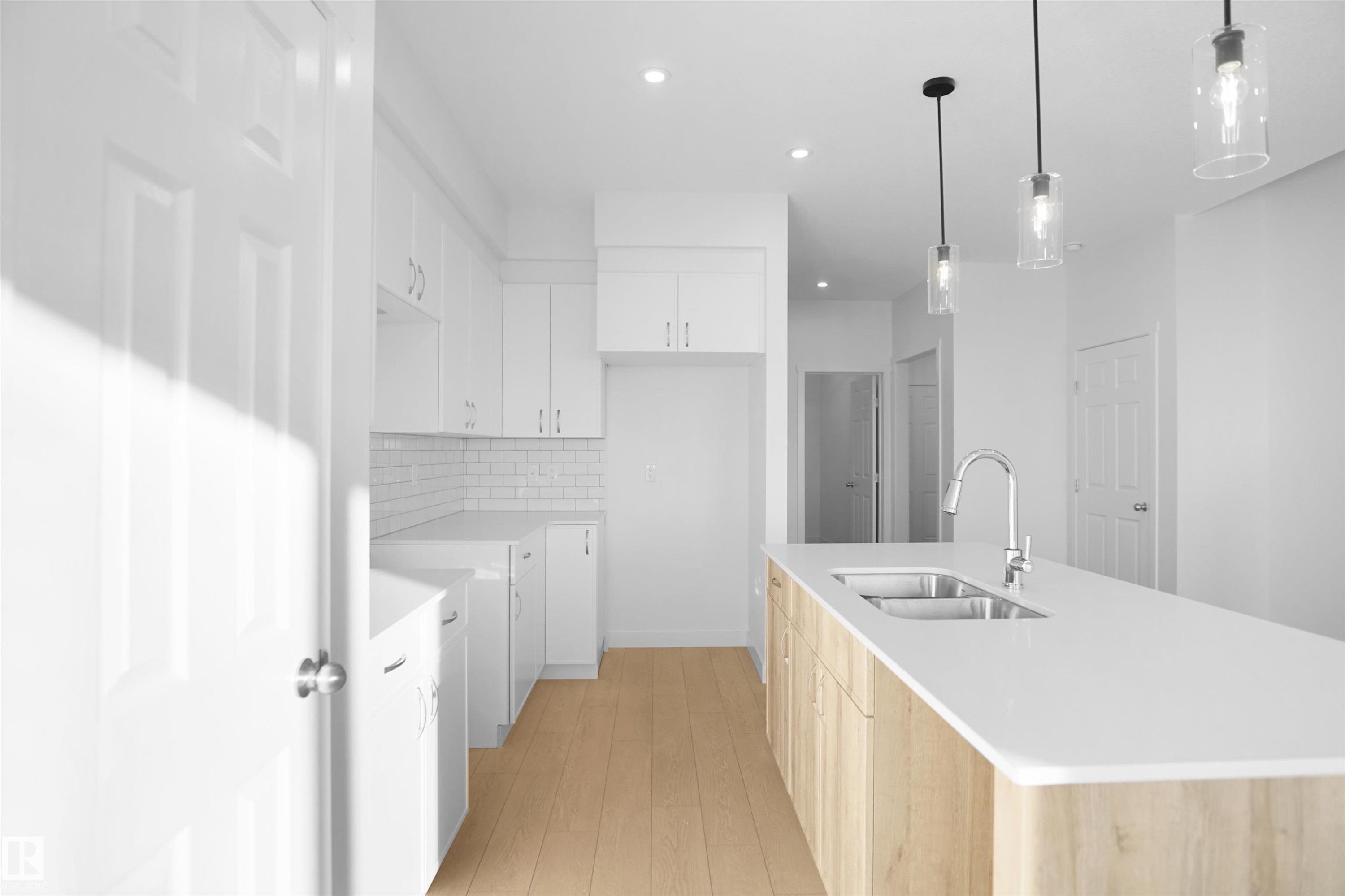13136 214 Street, Edmonton, AB - Indoor Photo Showing Kitchen With Double Sink With Upgraded Kitchen