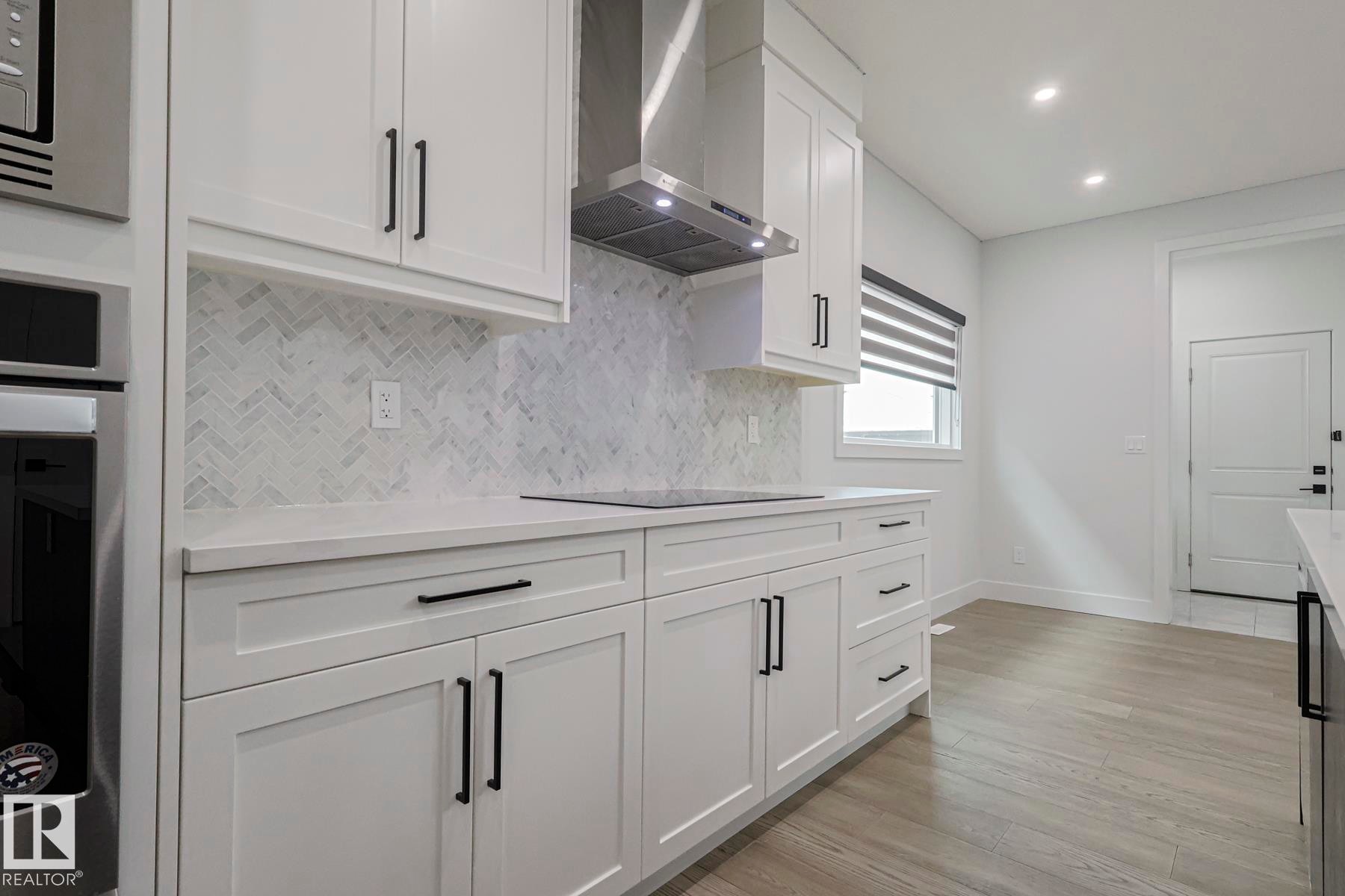 7446 Colonel Mewburn Road, Edmonton, AB - Indoor Photo Showing Kitchen