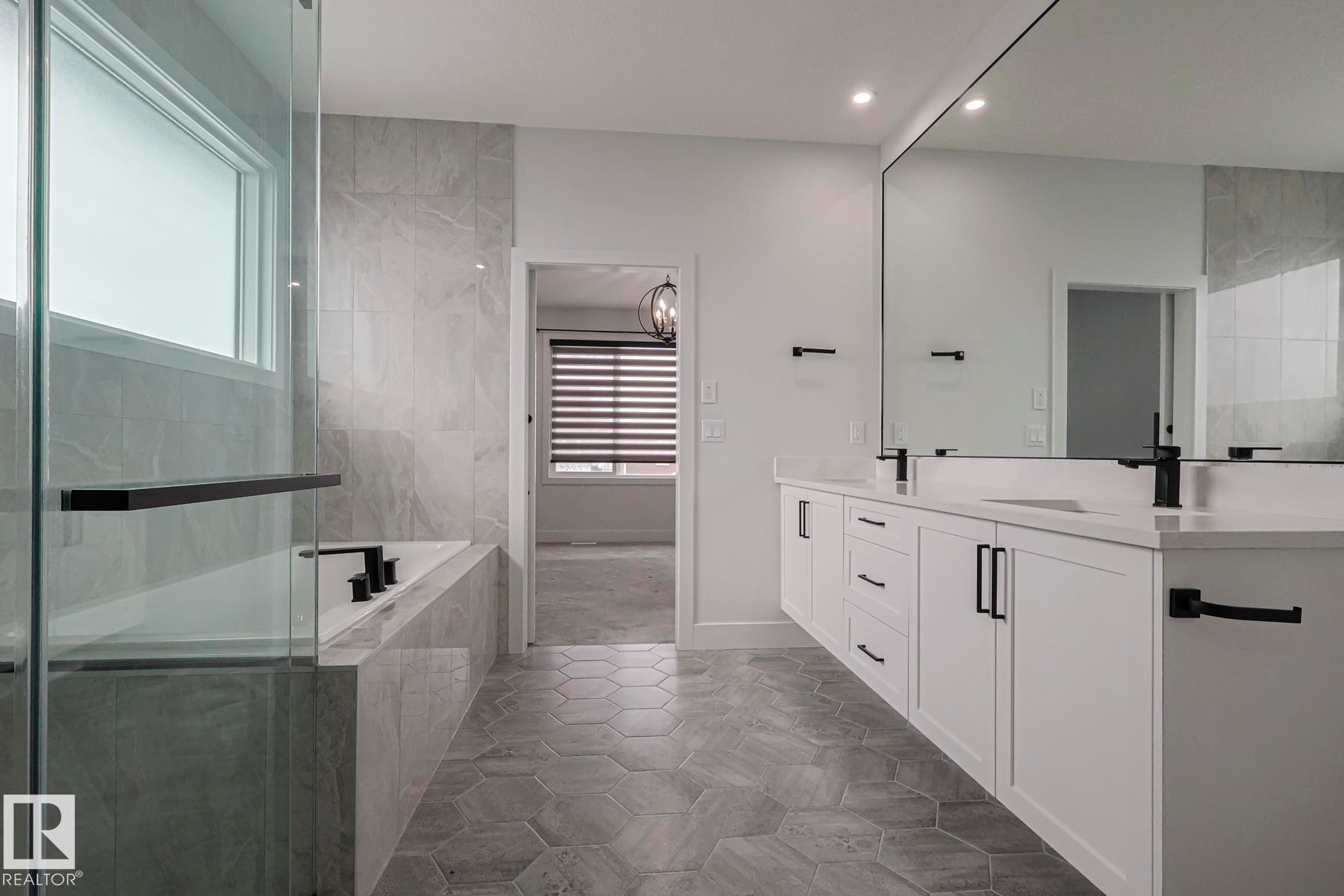 7446 Colonel Mewburn Road, Edmonton, AB - Indoor