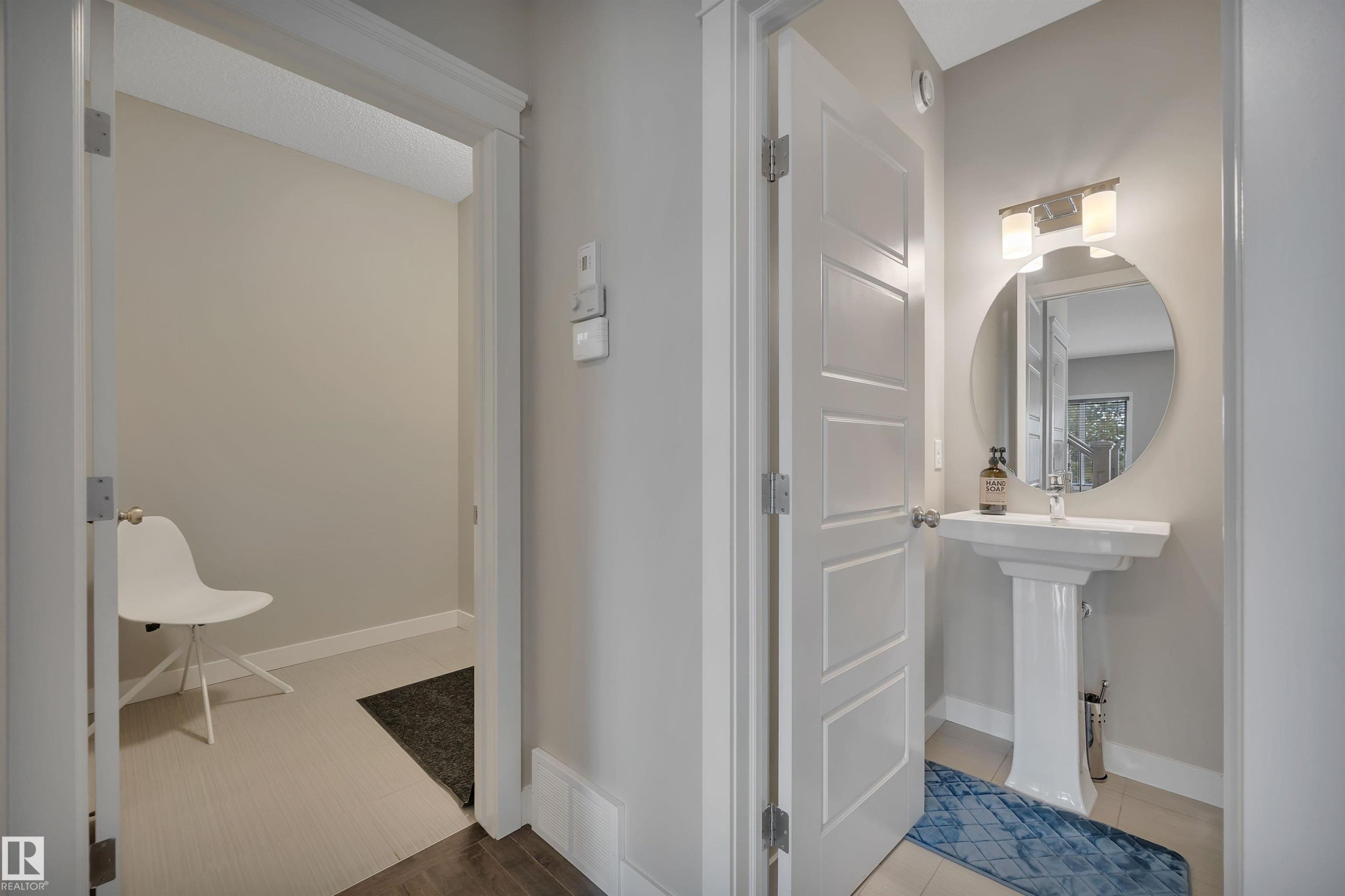 15807 18 Avenue, Edmonton, AB - Indoor