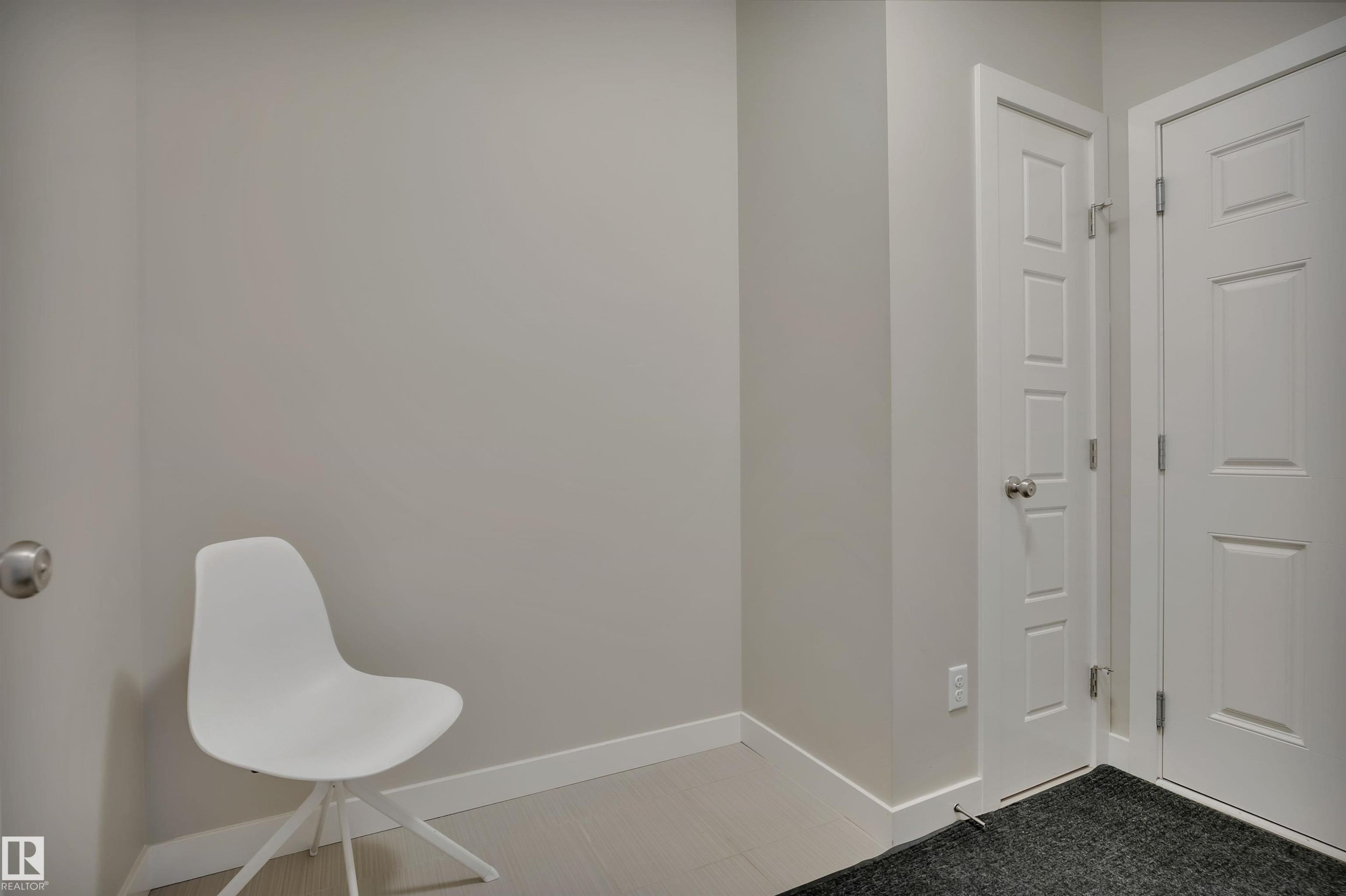 15807 18 Avenue, Edmonton, AB - Indoor Photo Showing Other Room