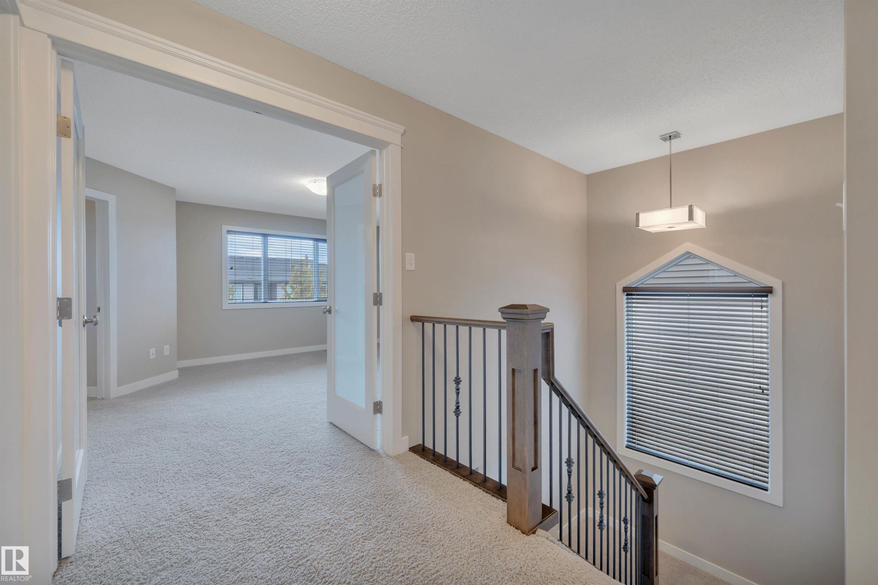 15807 18 Avenue, Edmonton, AB - Indoor Photo Showing Other Room