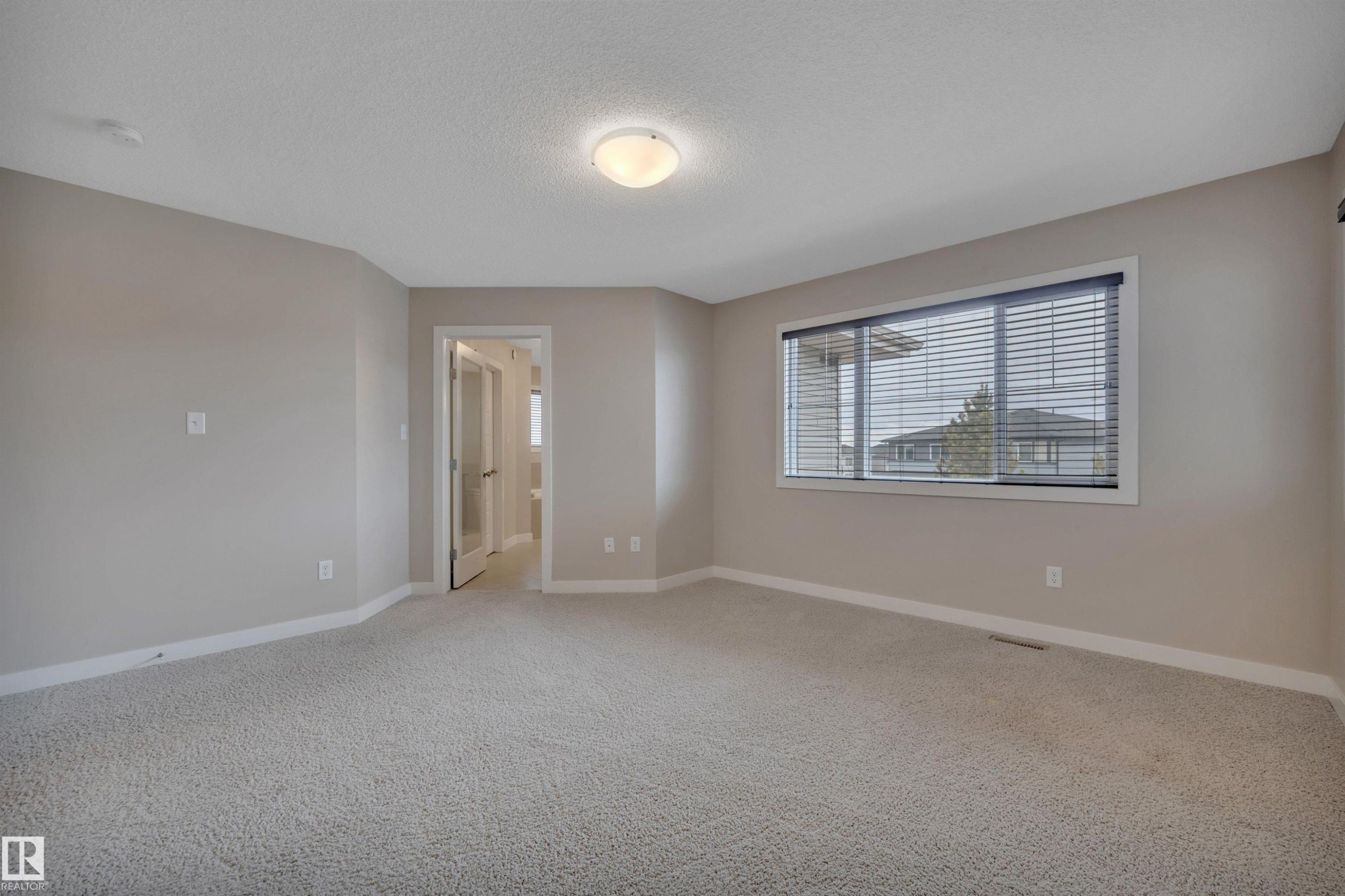 15807 18 Avenue, Edmonton, AB - Indoor Photo Showing Other Room