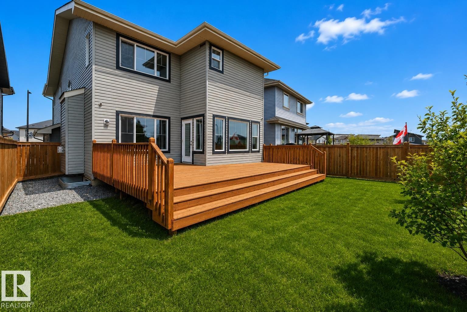 15807 18 Avenue, Edmonton, AB - Outdoor