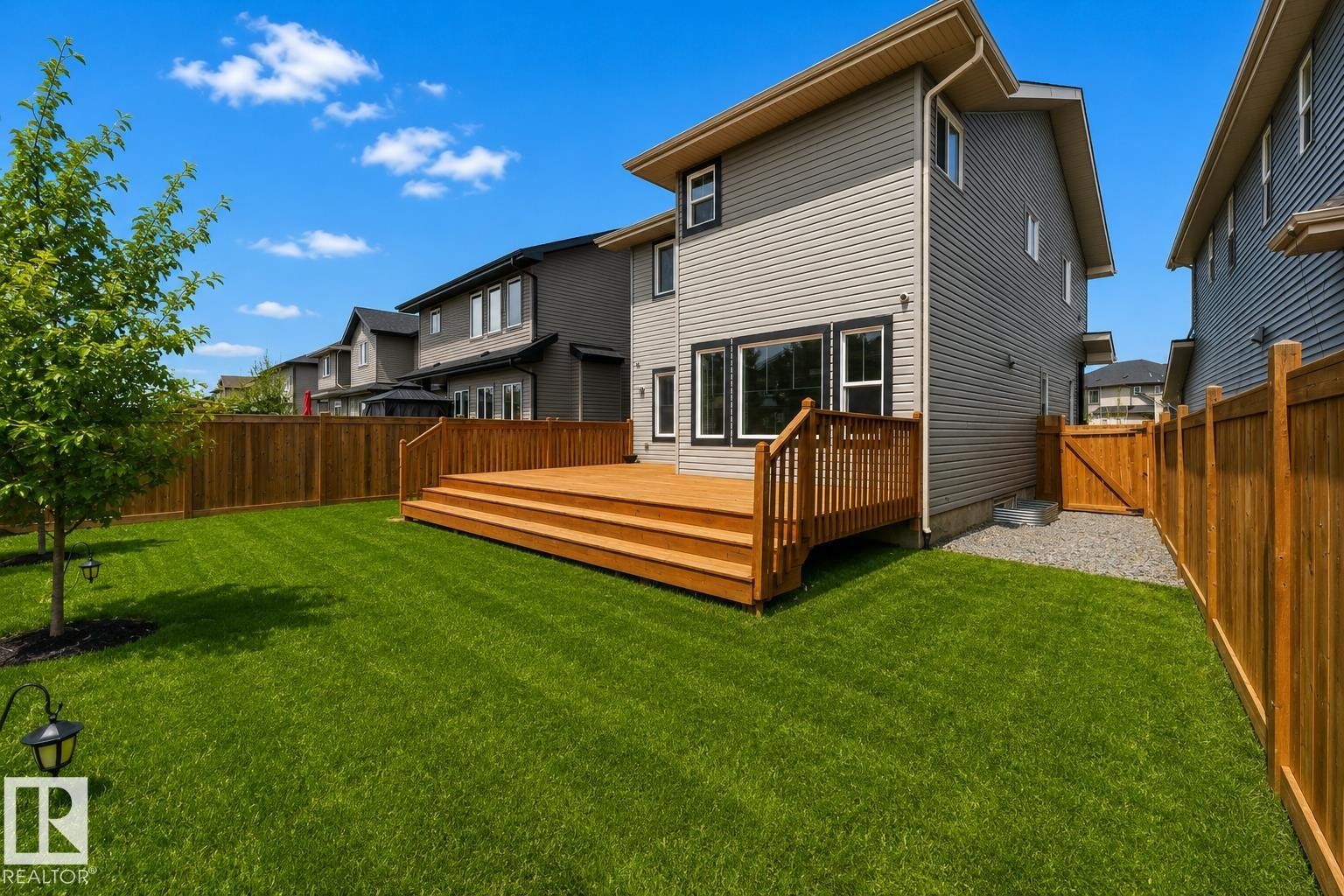 15807 18 Avenue, Edmonton, AB - Outdoor