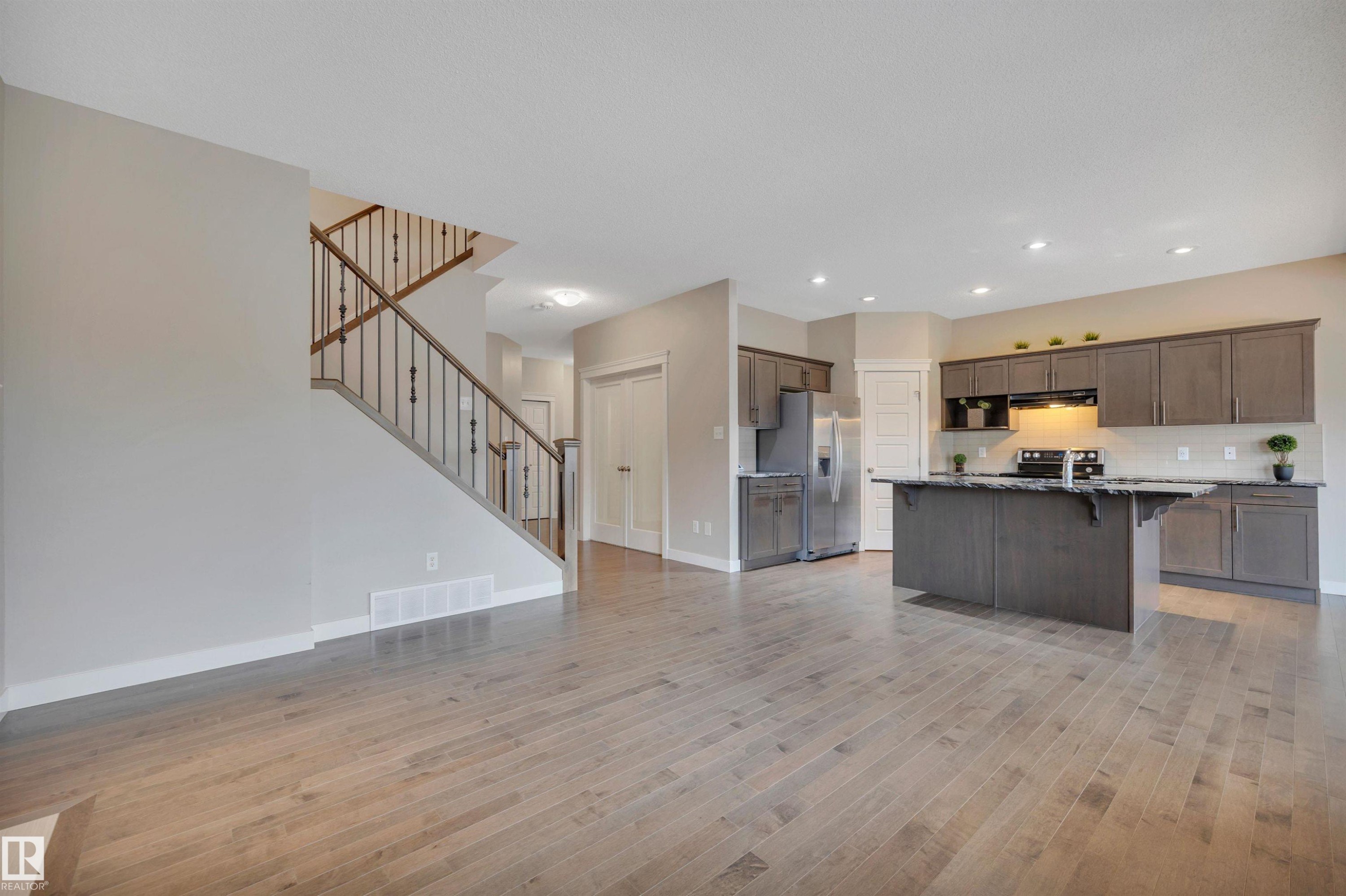 15807 18 Avenue, Edmonton, AB - Indoor Photo Showing Kitchen With Upgraded Kitchen