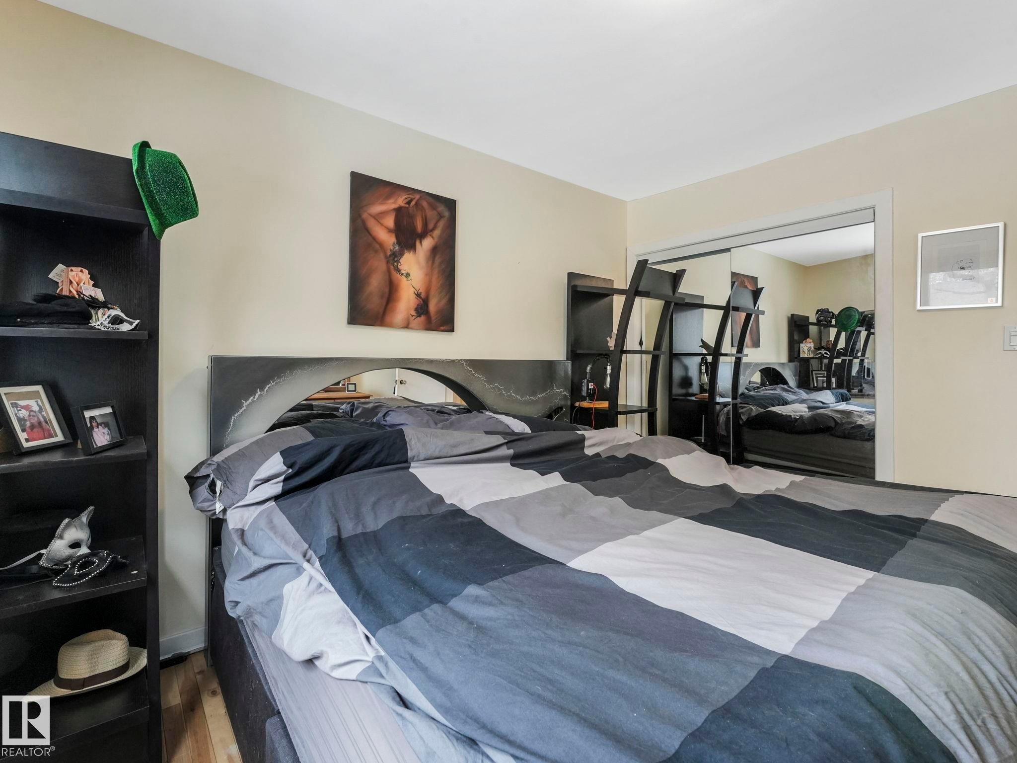 10727 66 Avenue, Edmonton, AB - Indoor Photo Showing Bedroom