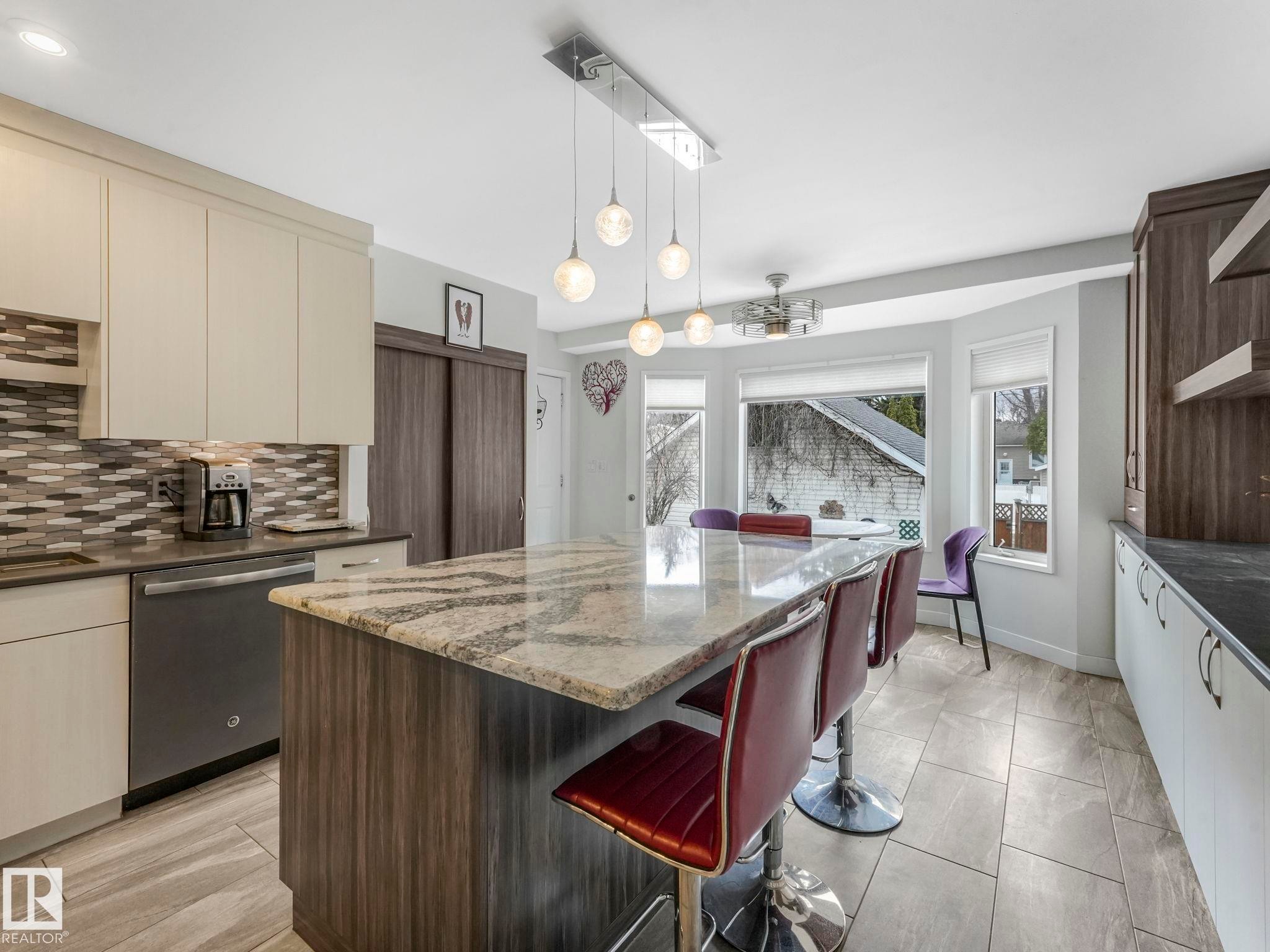 10727 66 Avenue, Edmonton, AB - Indoor Photo Showing Kitchen With Upgraded Kitchen