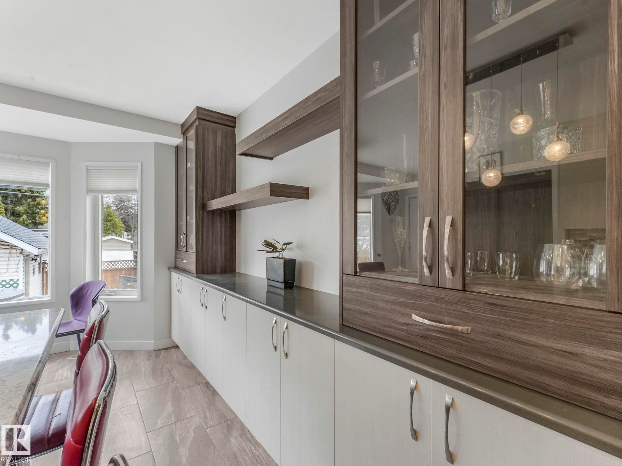 10727 66 Avenue, Edmonton, AB - Indoor