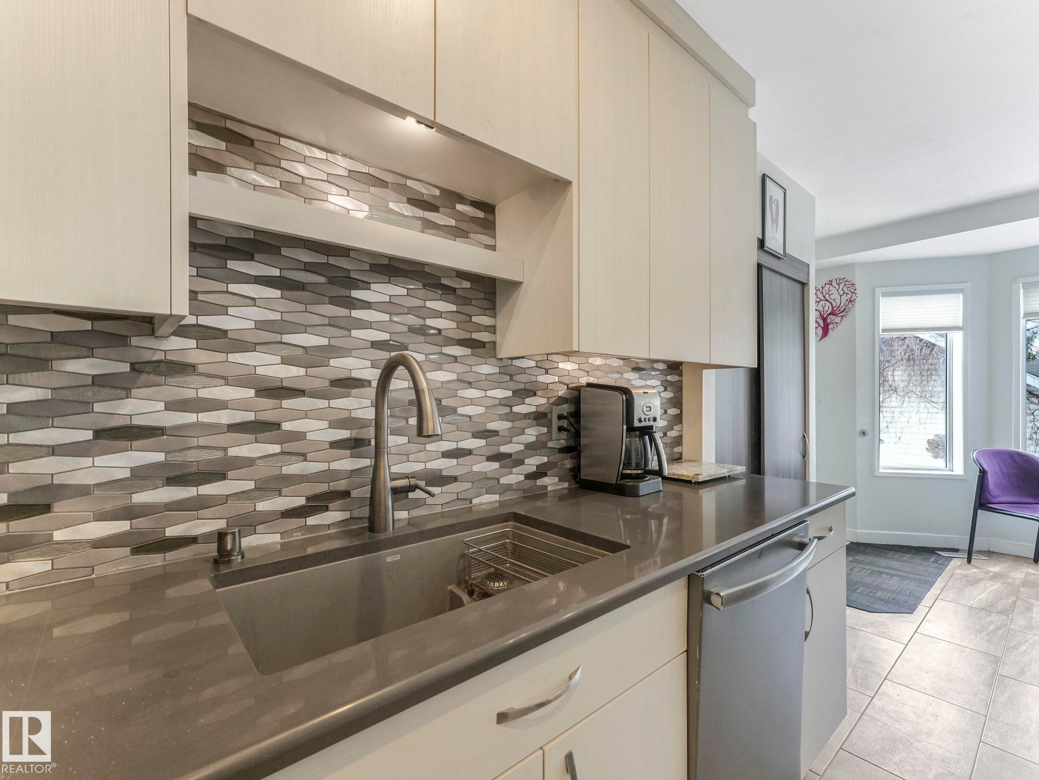 10727 66 Avenue, Edmonton, AB - Indoor Photo Showing Kitchen With Upgraded Kitchen