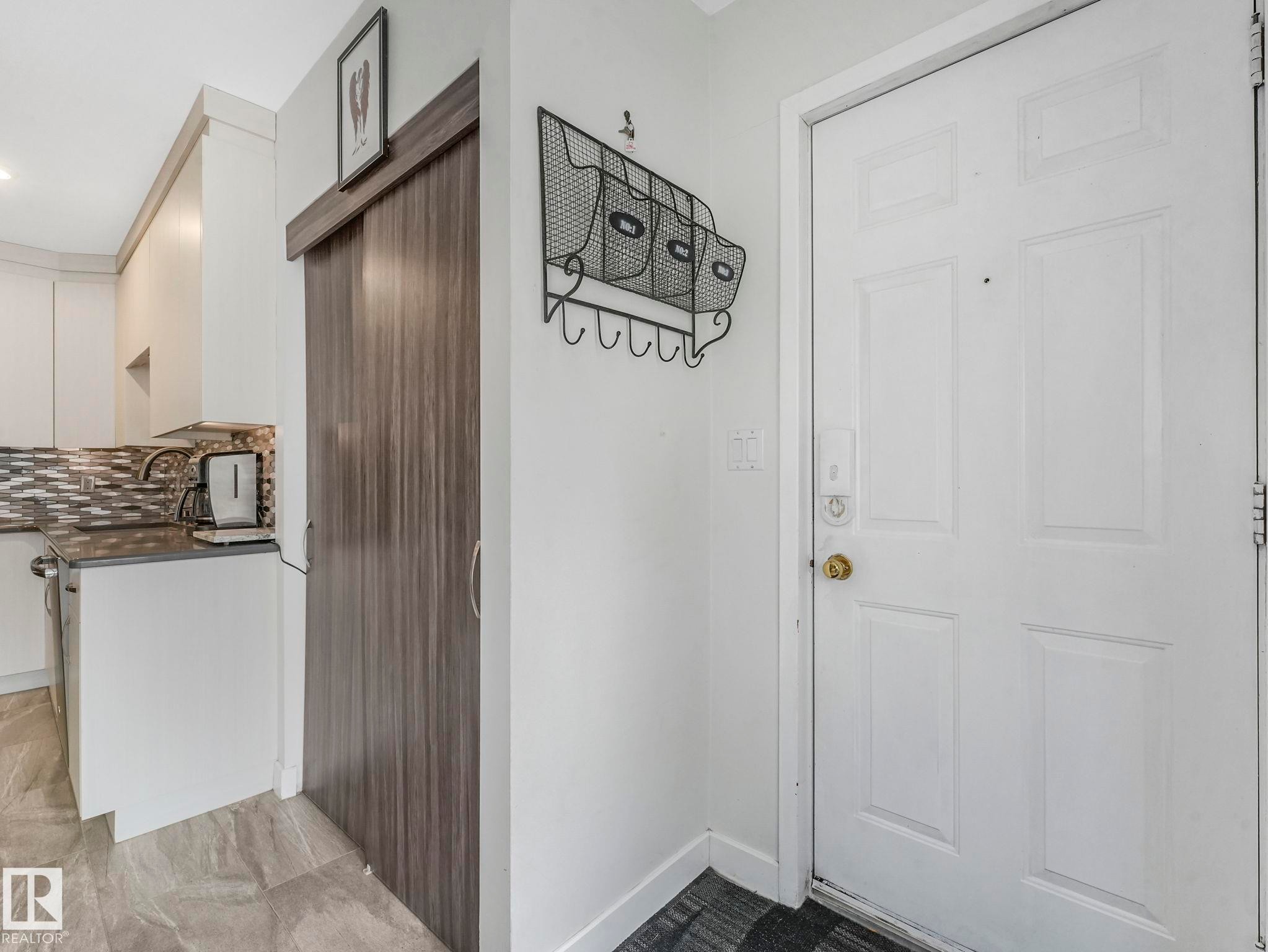 10727 66 Avenue, Edmonton, AB - Indoor Photo Showing Other Room