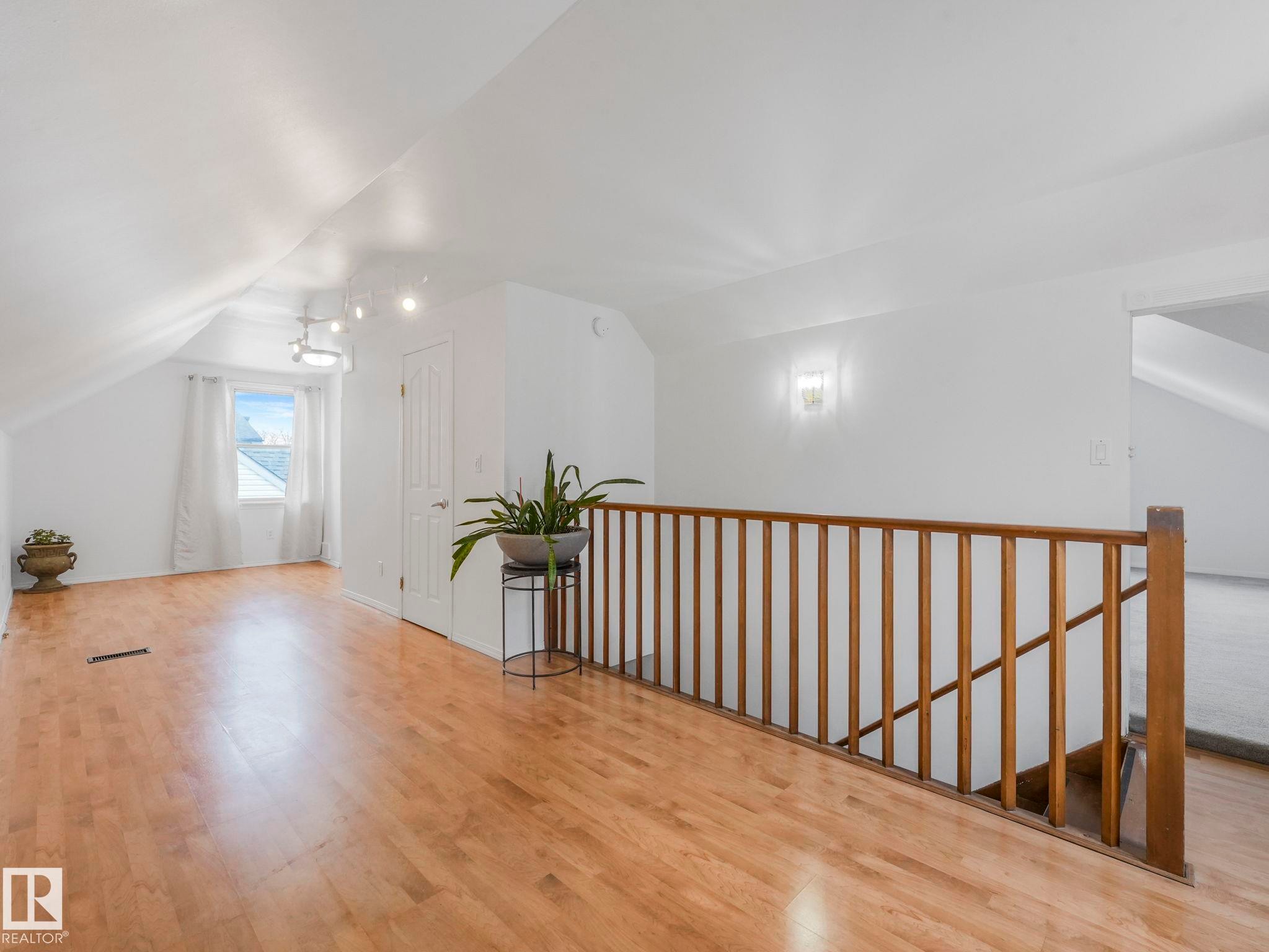 10727 66 Avenue, Edmonton, AB - Indoor Photo Showing Other Room