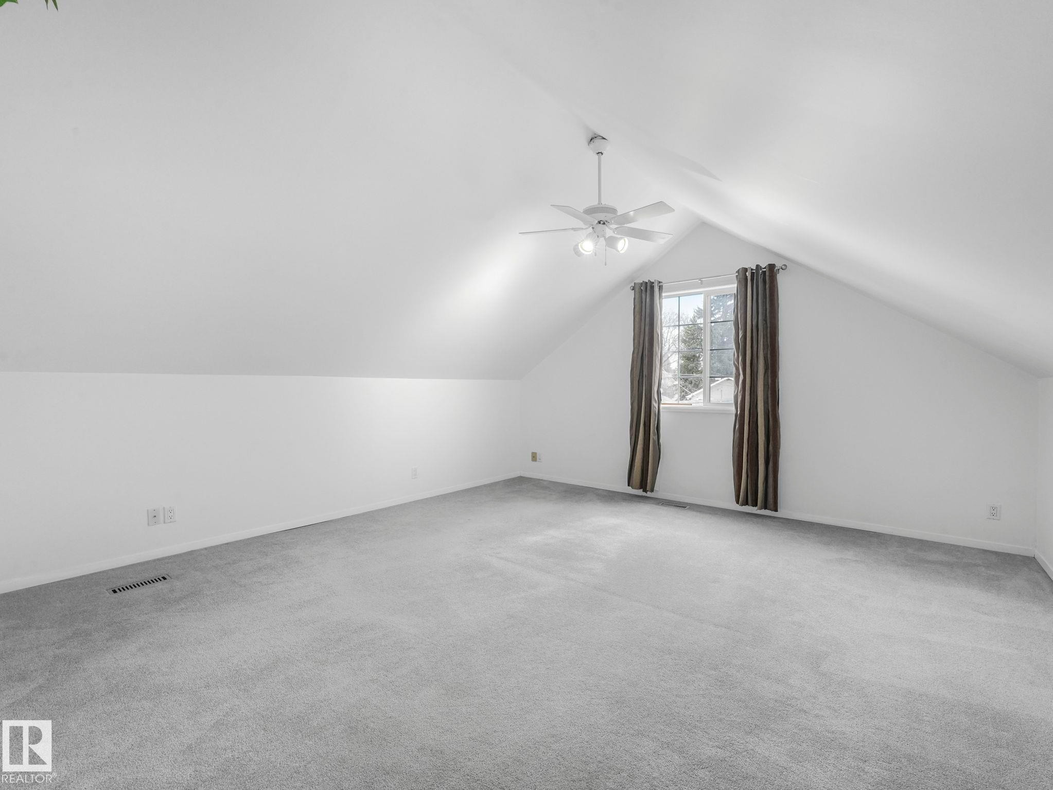 10727 66 Avenue, Edmonton, AB - Indoor Photo Showing Other Room