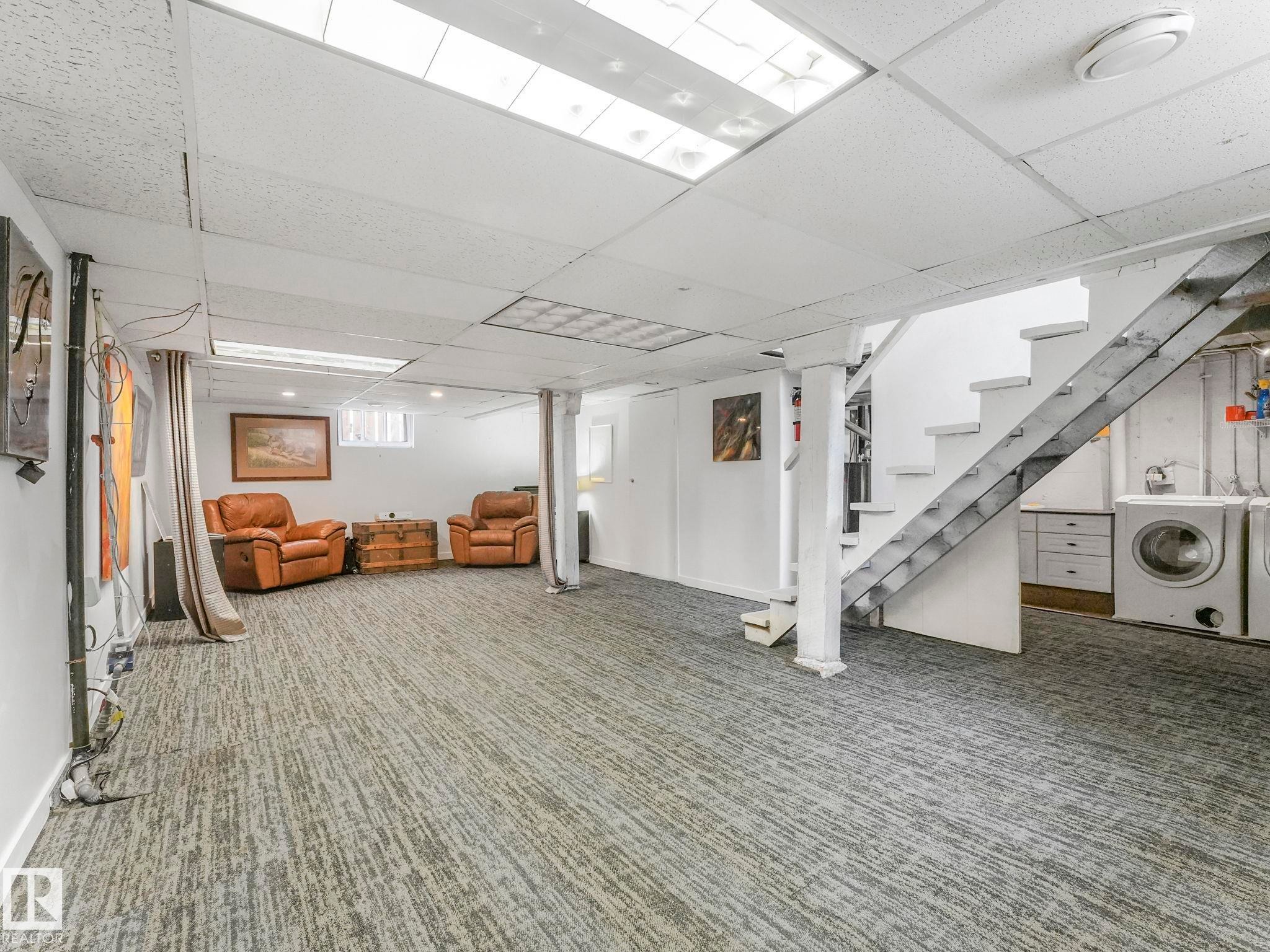 10727 66 Avenue, Edmonton, AB - Indoor