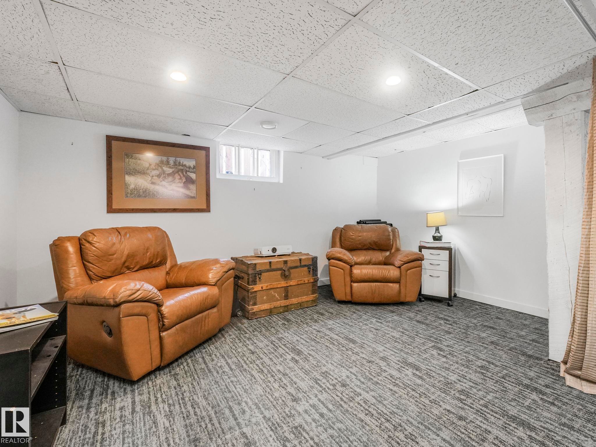 10727 66 Avenue, Edmonton, AB - Indoor