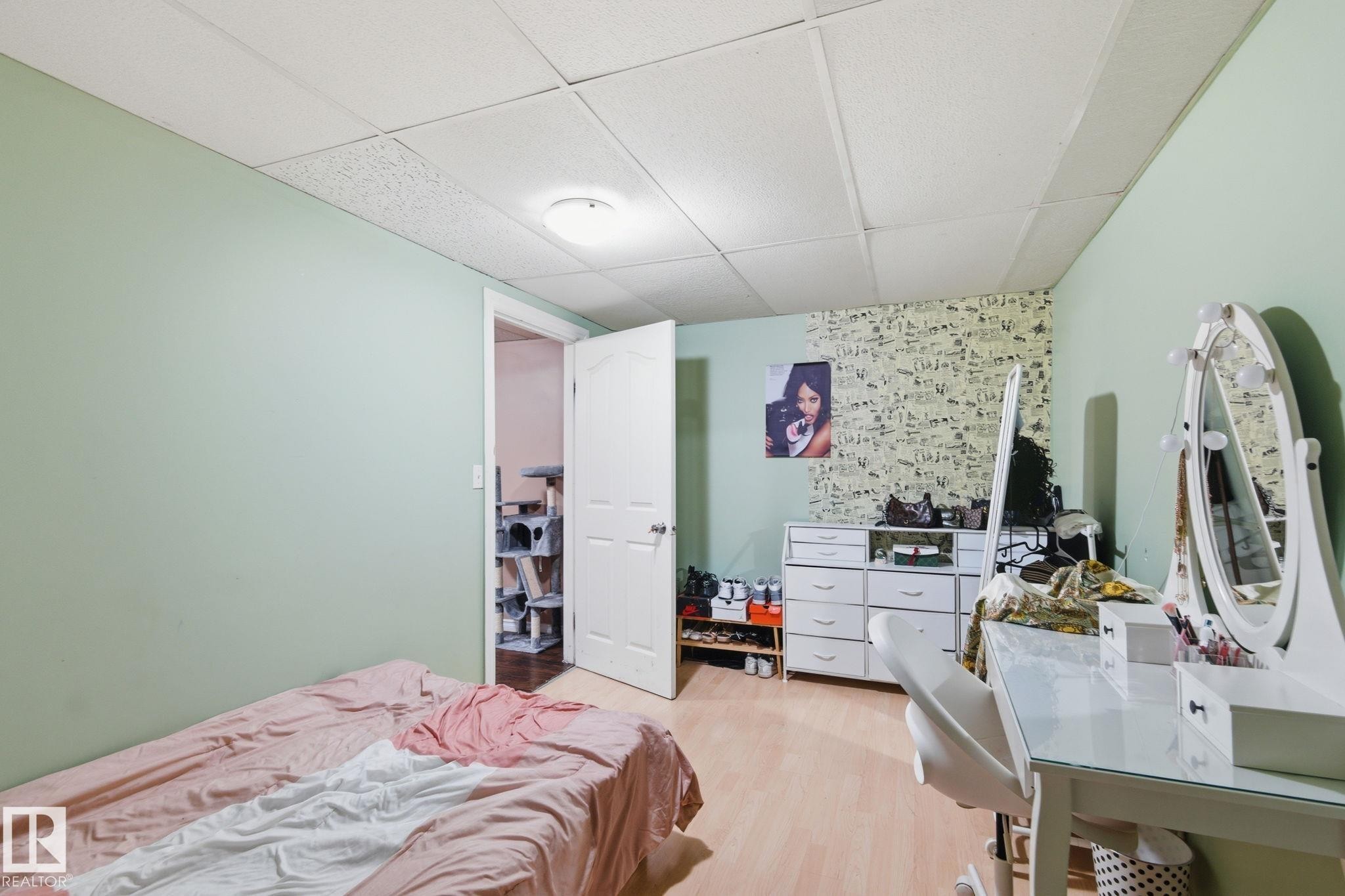 10617 167A Avenue, Edmonton, AB - Indoor Photo Showing Bedroom